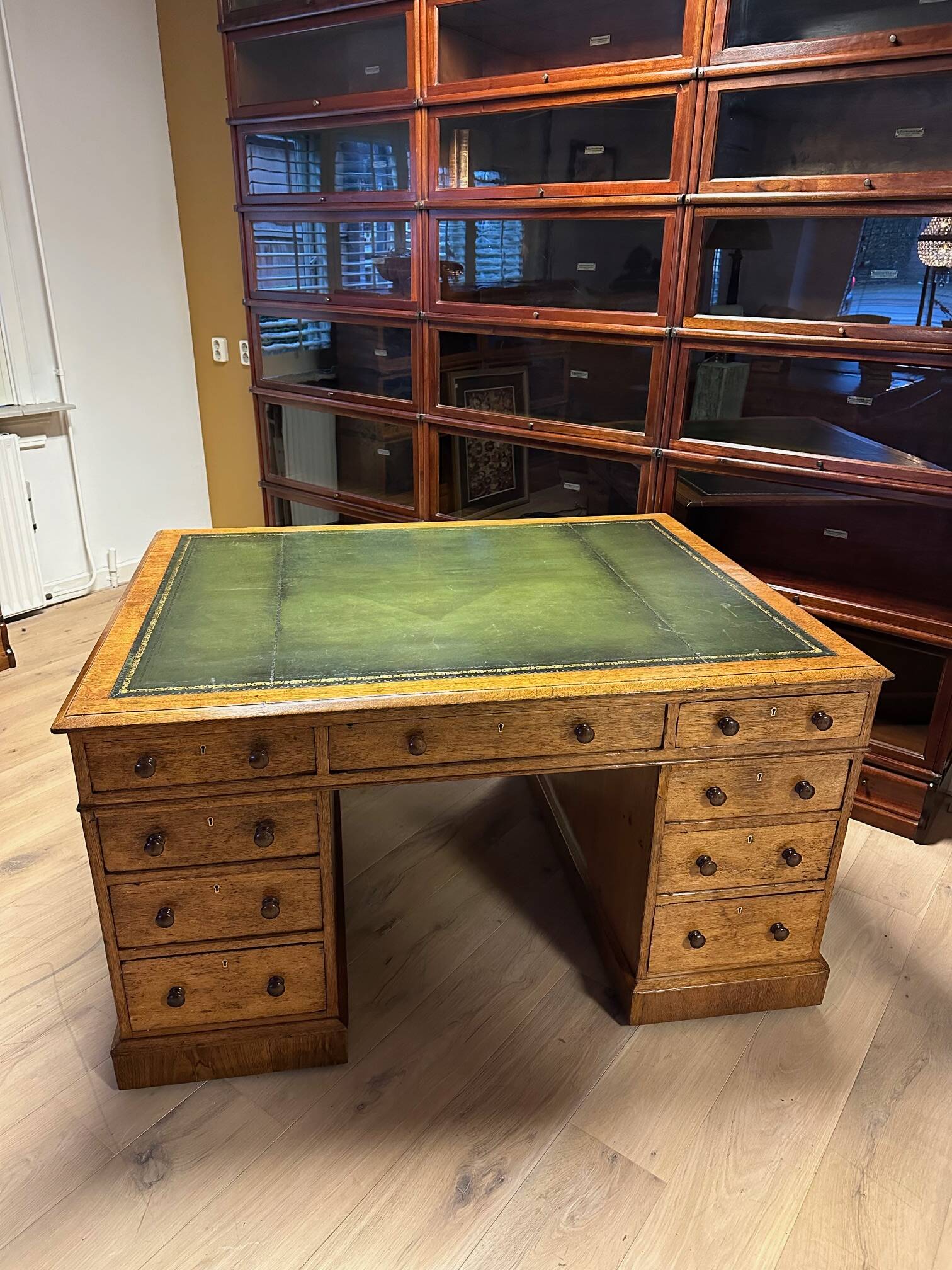 Antique Partnersdesk