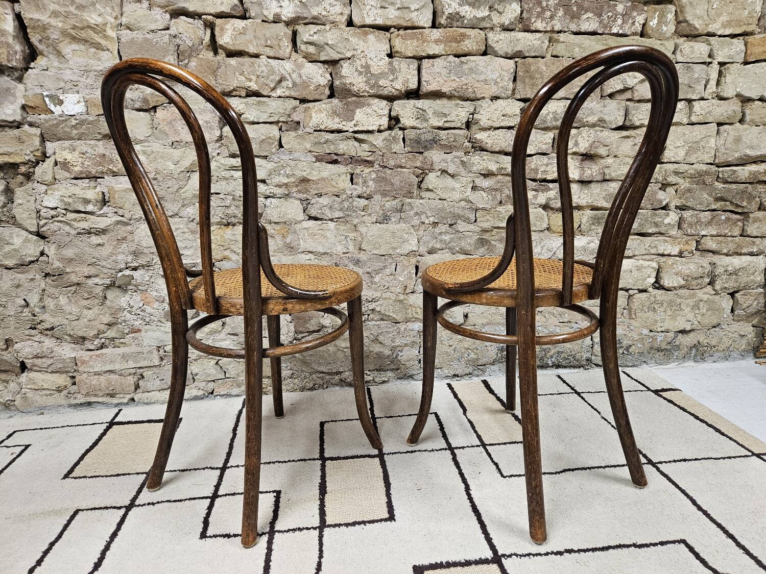 Pair of Thonet austria Nr 18 curved wood bistro chairs