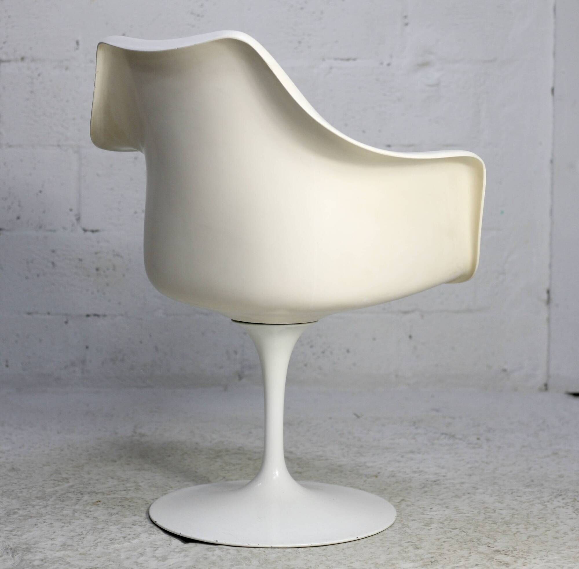 Swivel tulip armchair by Eero Saarinen, Knoll International, circa 1960