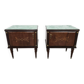 Paire de tables de chevet en chêne des années 1960 avec des dessus en verre.