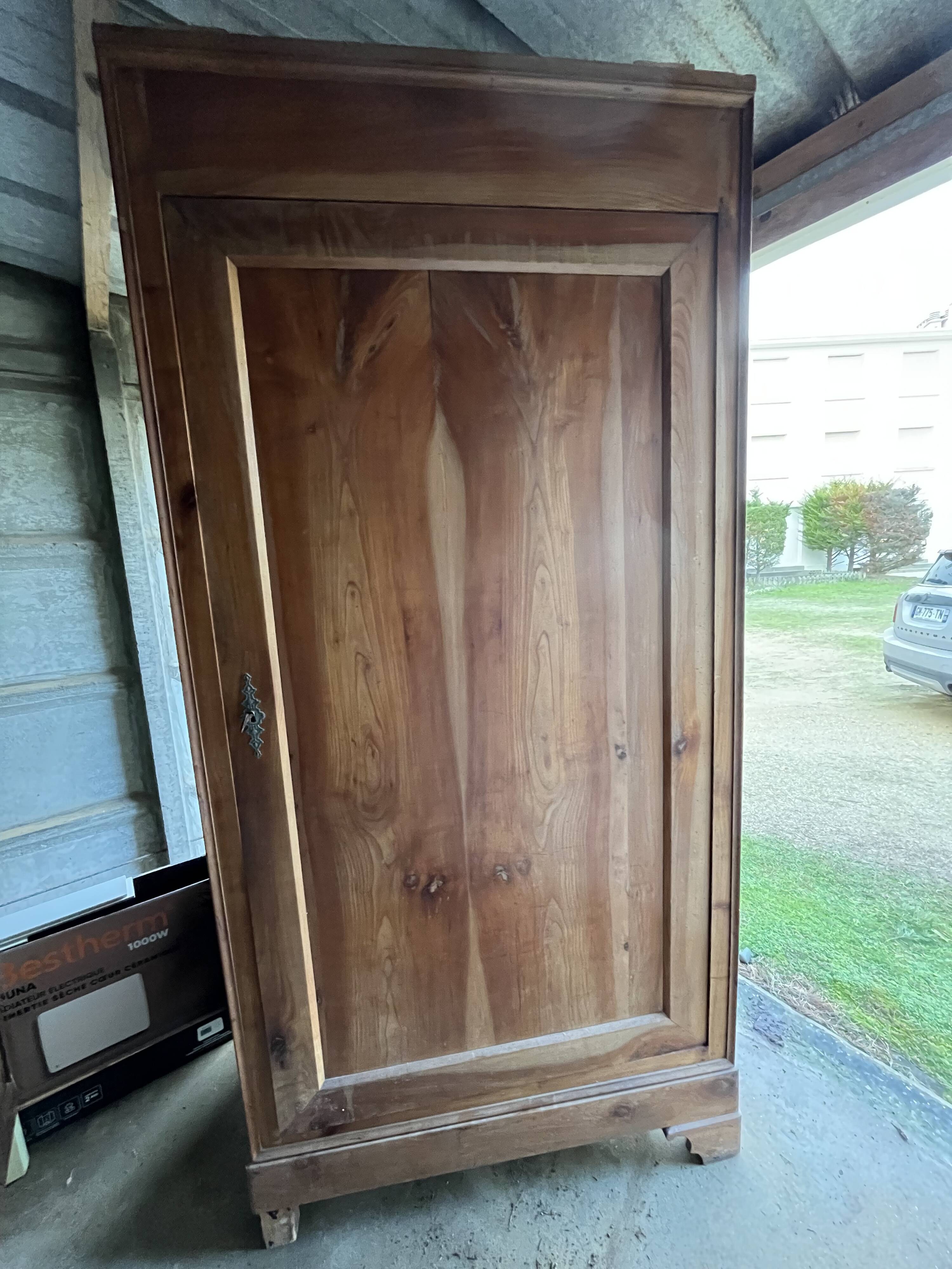 cherry wood bonnetière