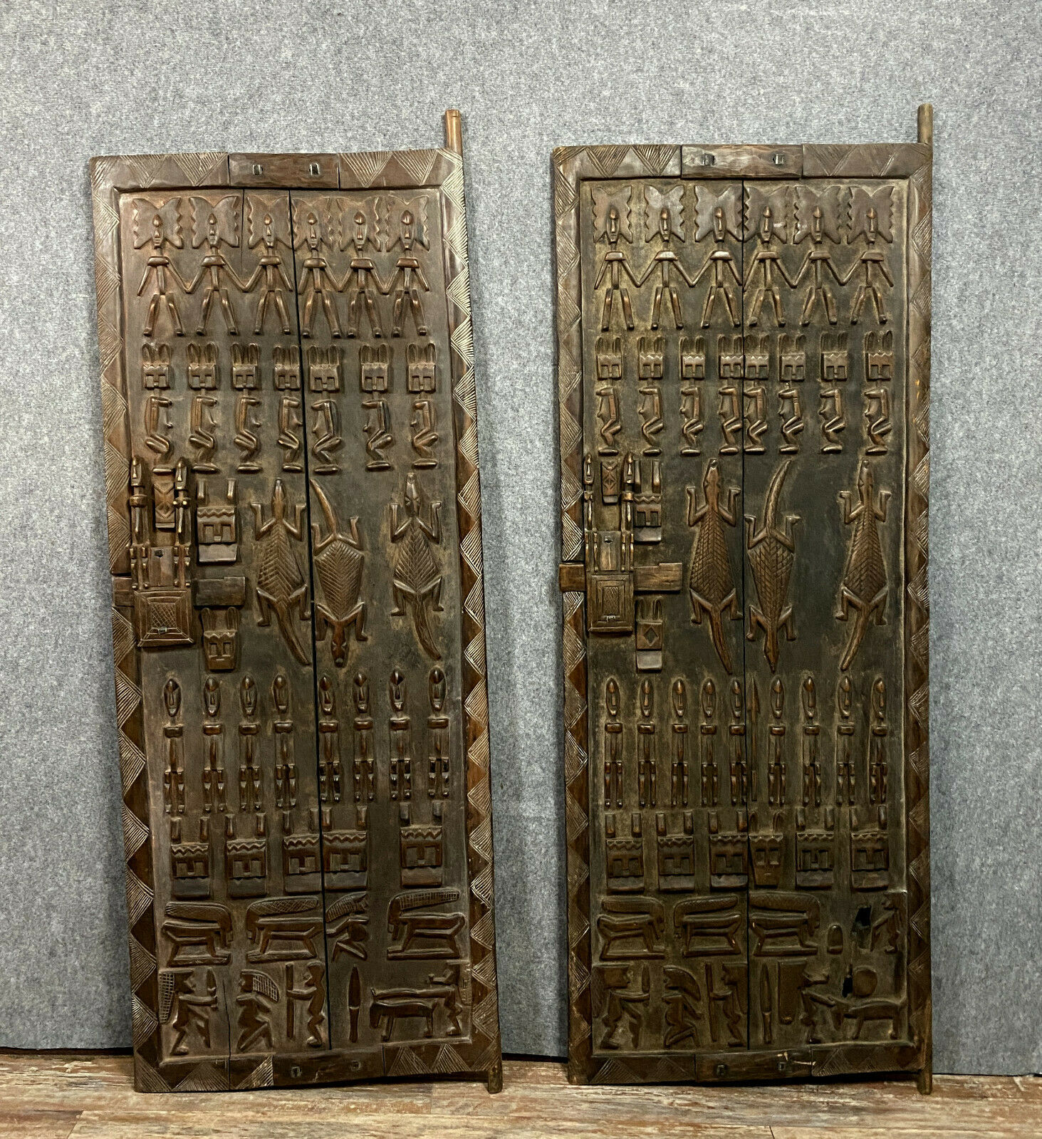 Central Africa around 1900 2 very large doors entirely carved iguanas,