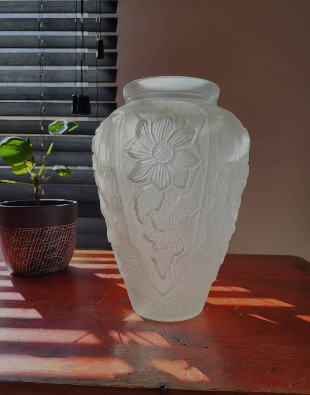 Vaas art déco en persglas givré avec décor floral, Frankrijk