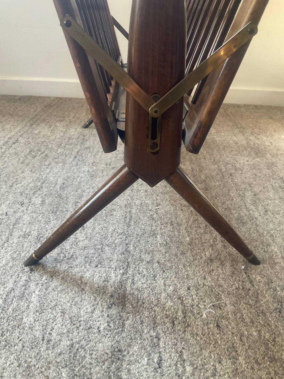 Folding magazine rack attributed to Ico Parisi-Italy from the 1950s