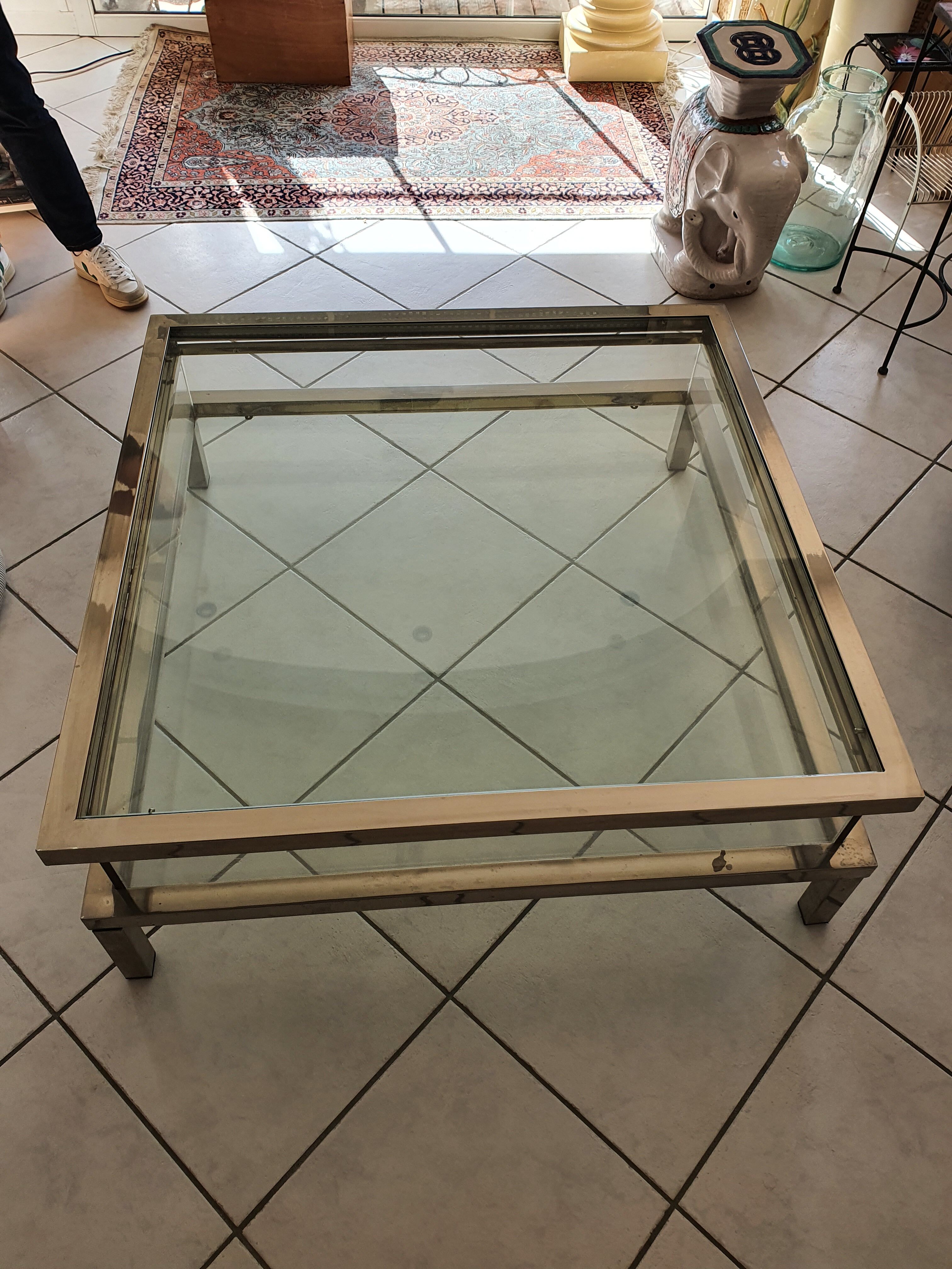 Showcase coffee table