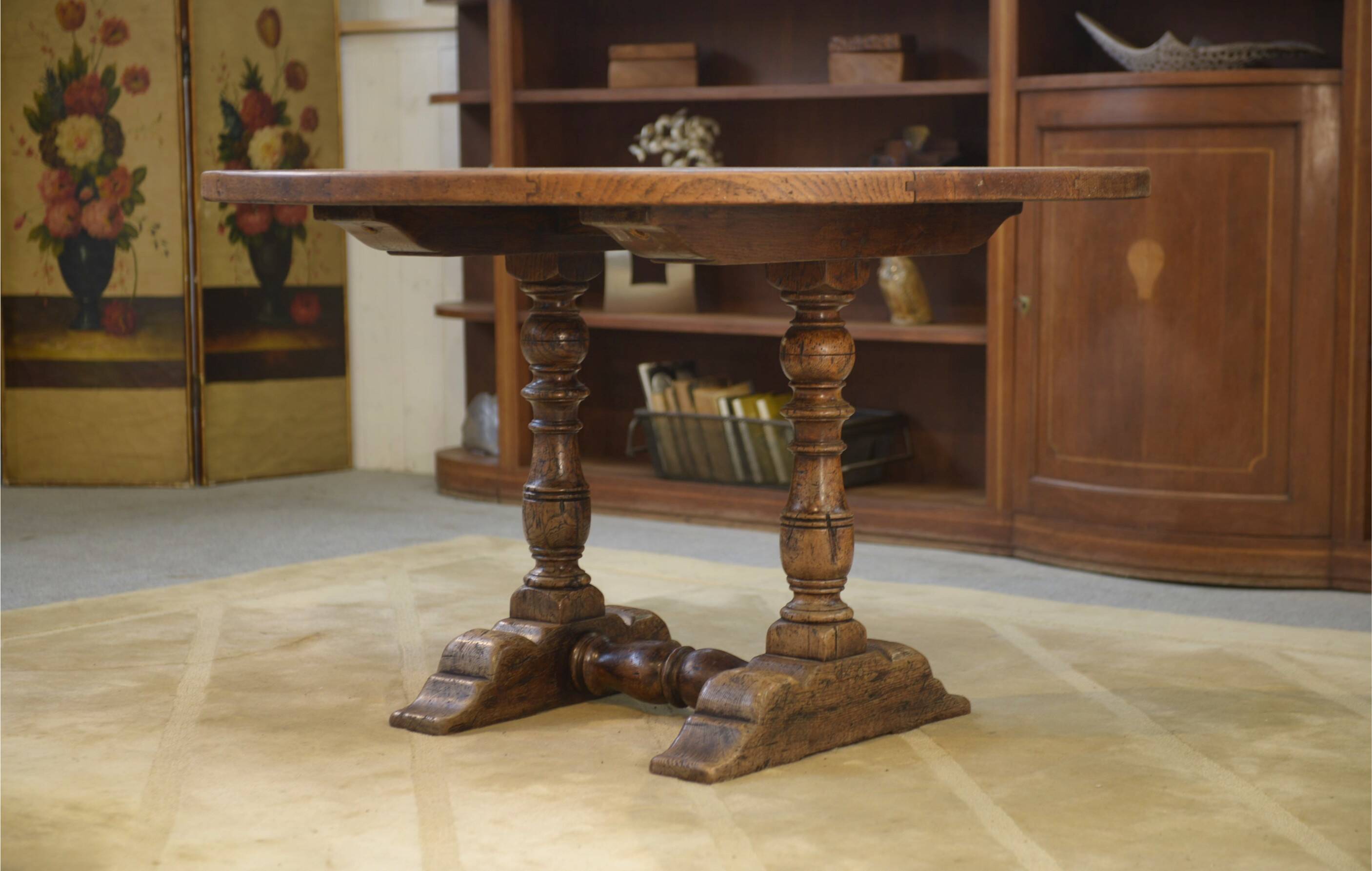 Table circulaire en chêne début 20ème