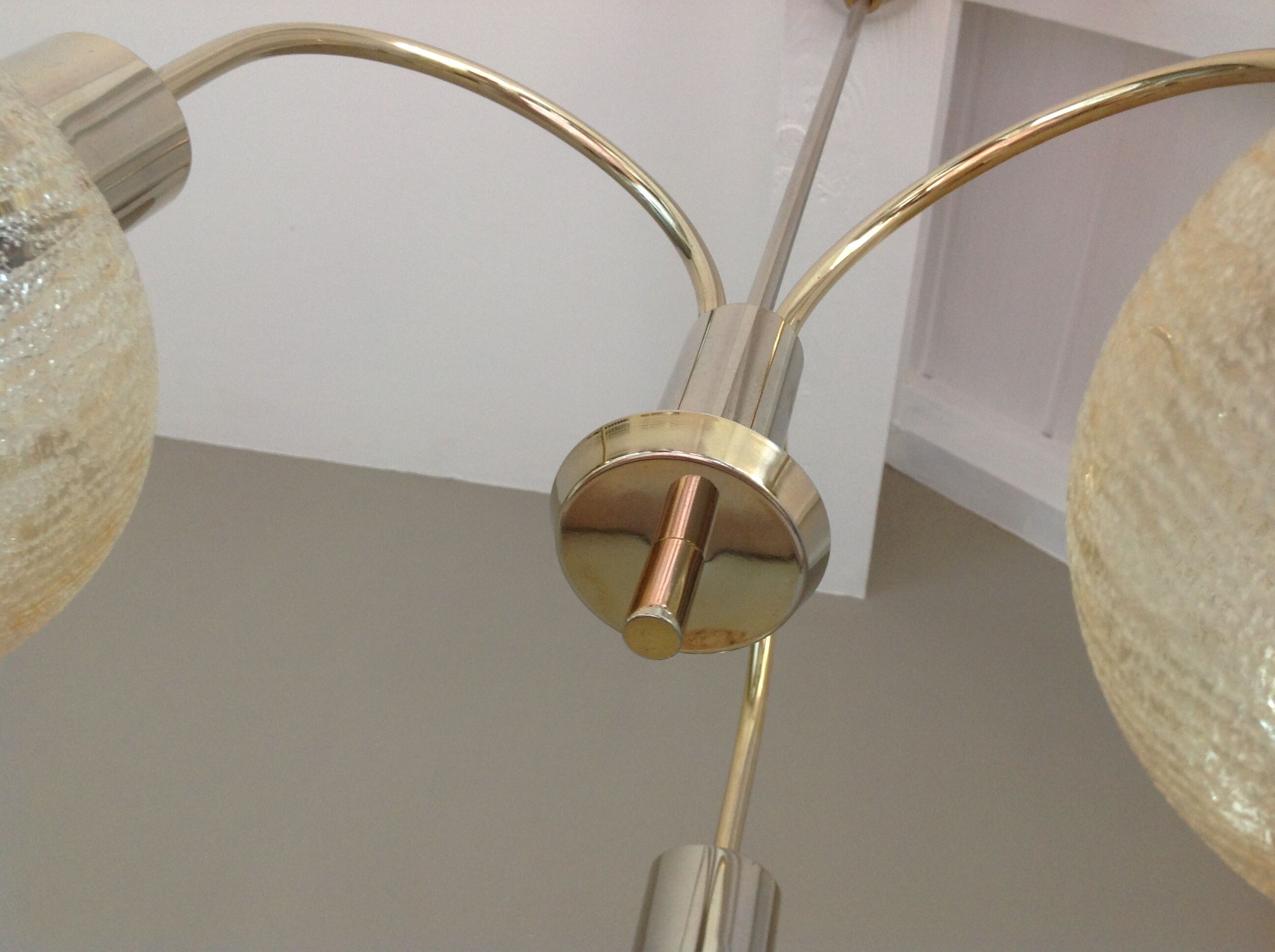 Three-globe brass chandelier in amber/vintage glass 60s-70s