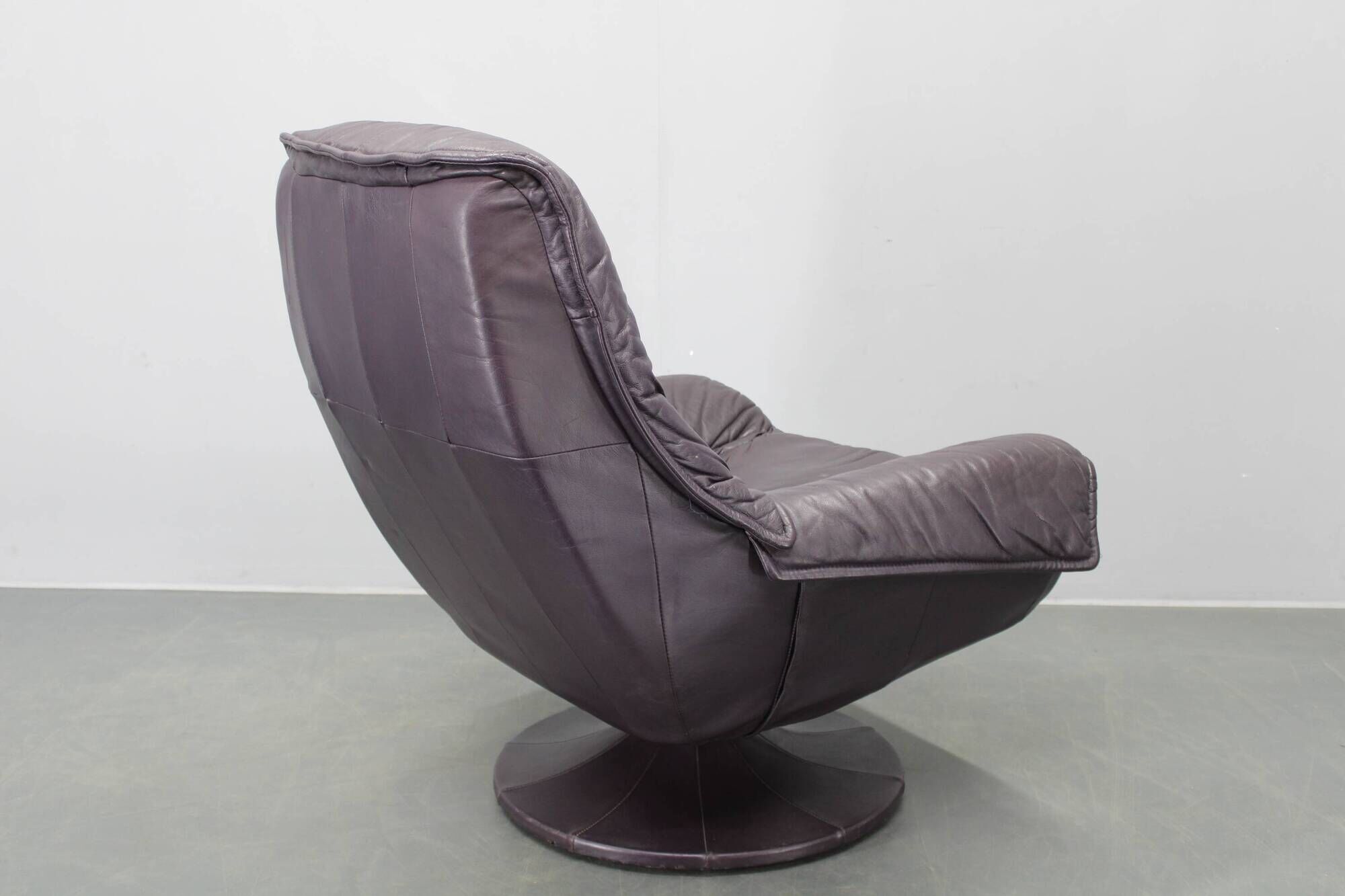 Italian dark purple leather swivel lounge chair, 1980s