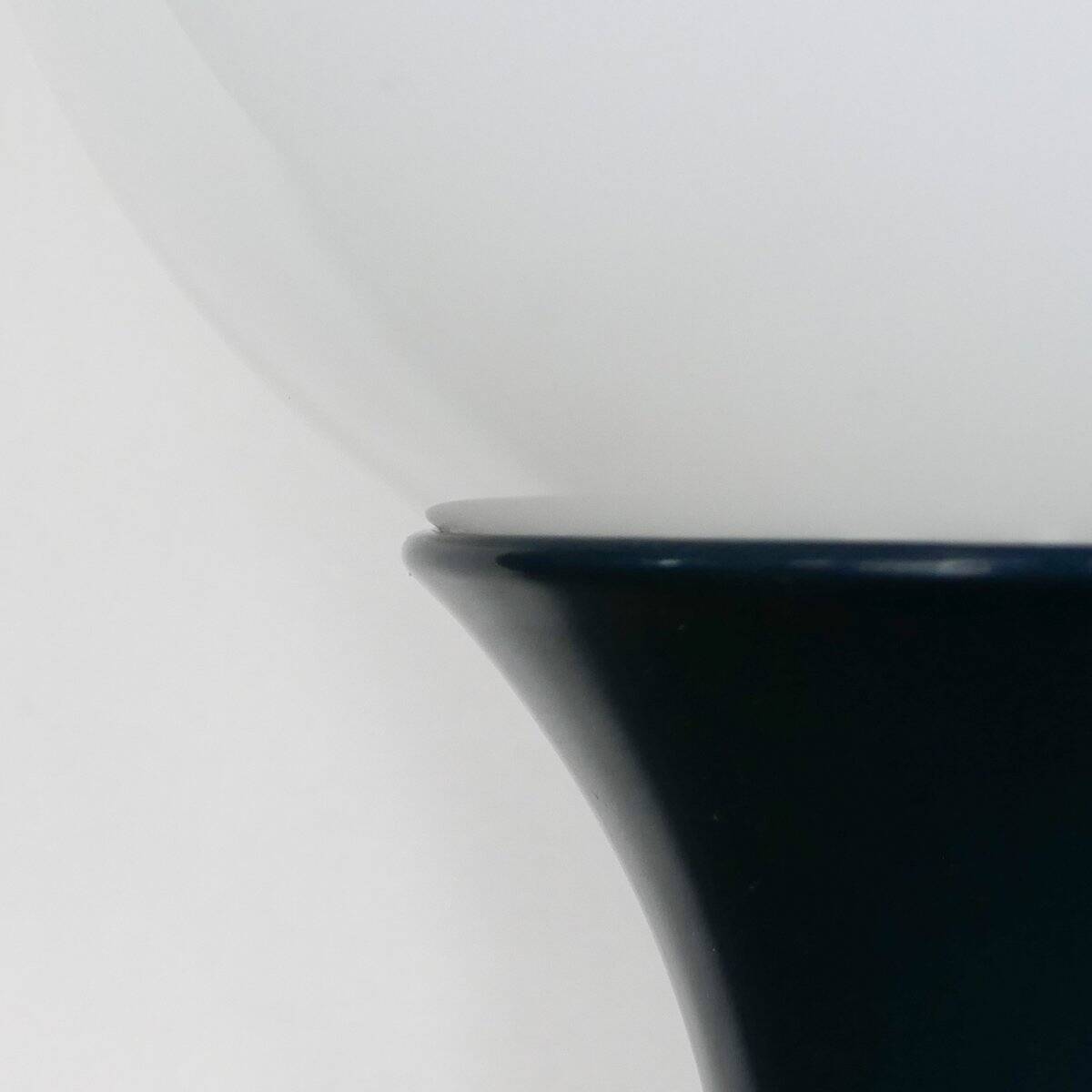 Grande lampe de table en forme de champignon en verre opalin blanc par Stilnovo, années 60