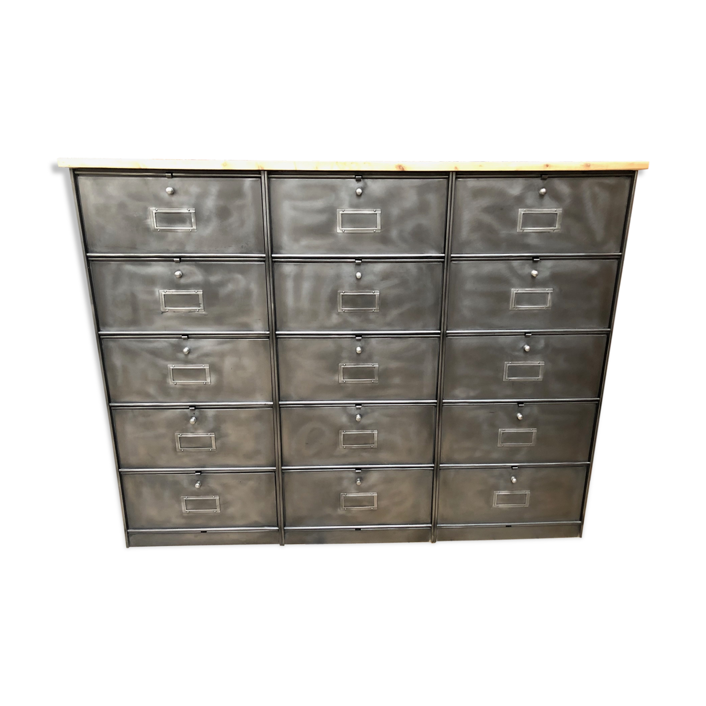 Old metal cabinet 15 valves