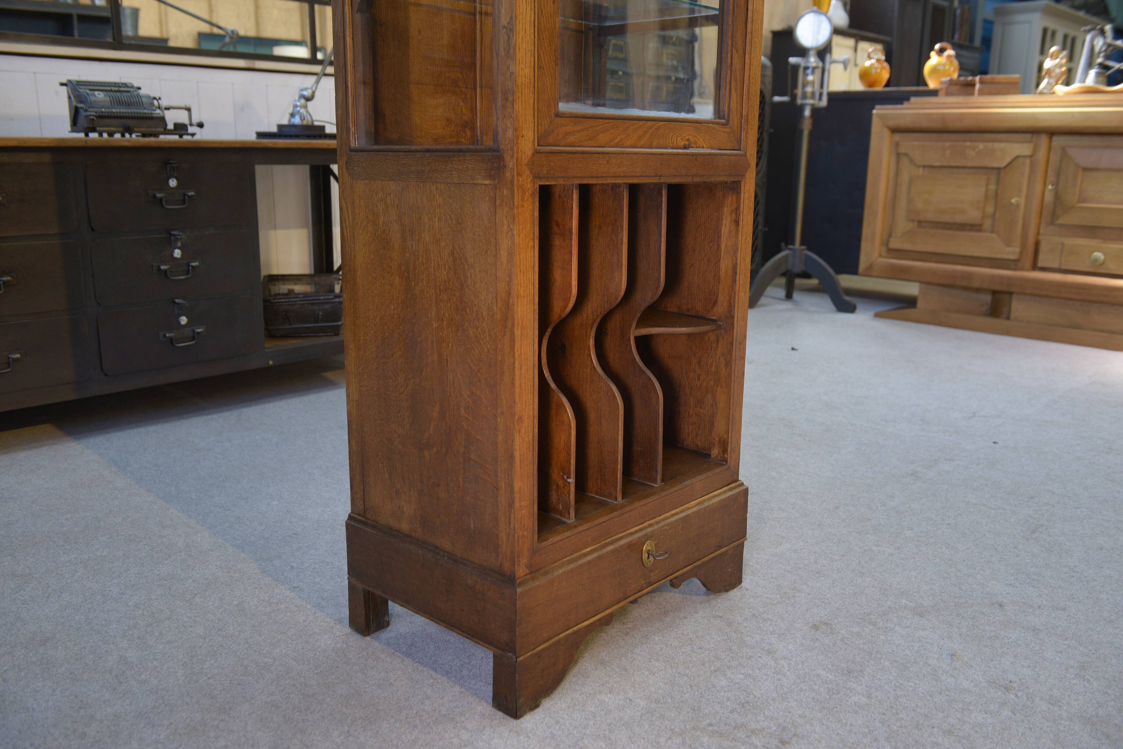 Meuble de métier de médecin en chêne massif 1900's