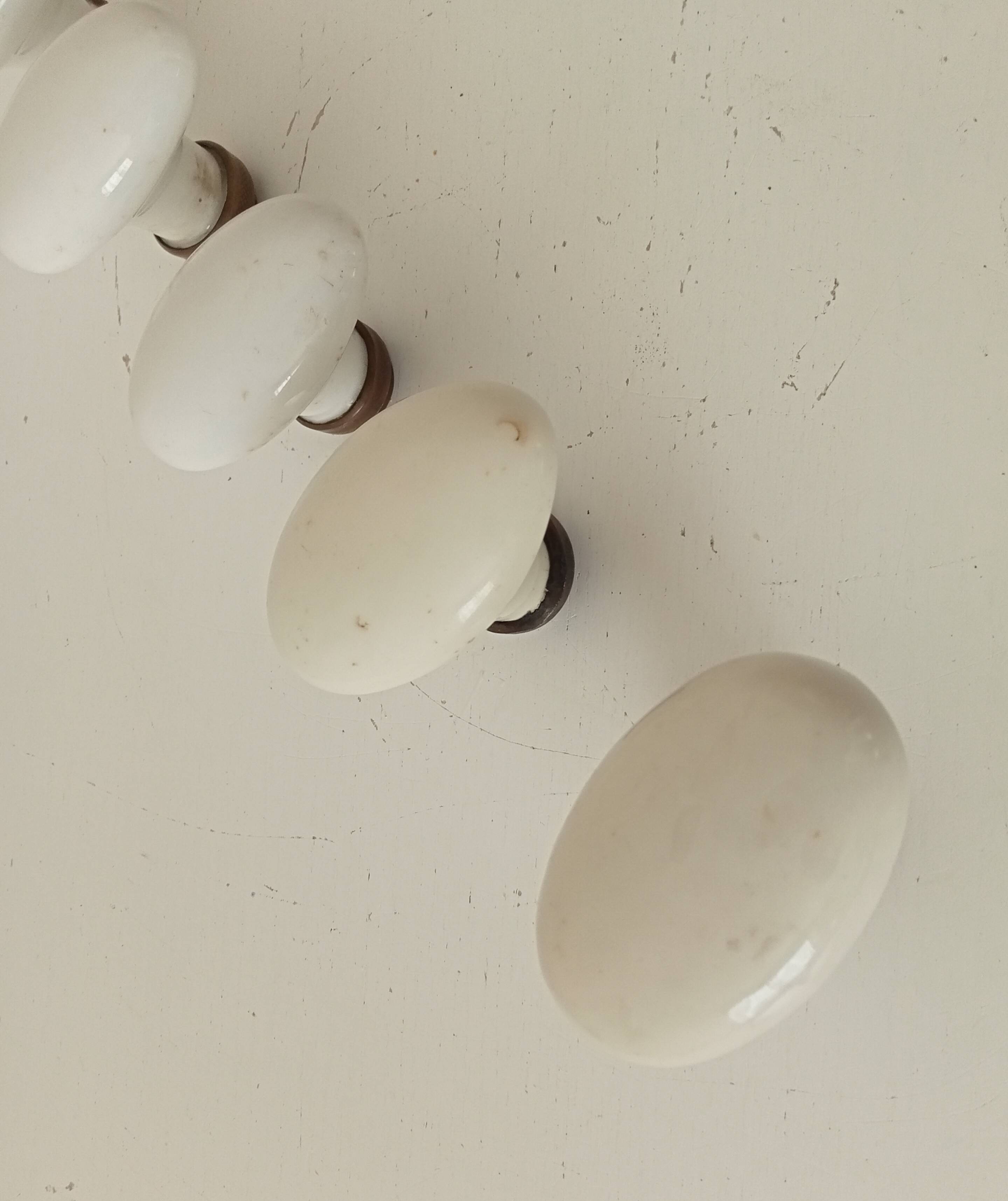 Set of 5 antique door handles in porcelain and brass.