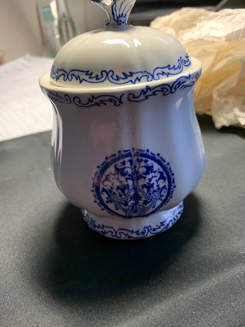 Milk or cream jug and sugar bowl with Gien earthenware lid, Rouen model 32