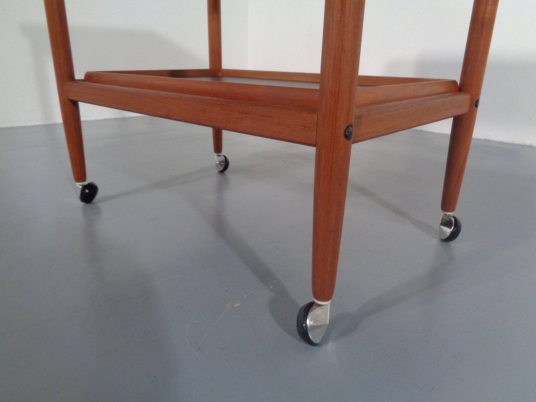 Teak Flip-Flop Expandable Cart with Removable Tray by Grete Jalk for Poul Jeppesens Møbelfabrik, Denmark, 1960s