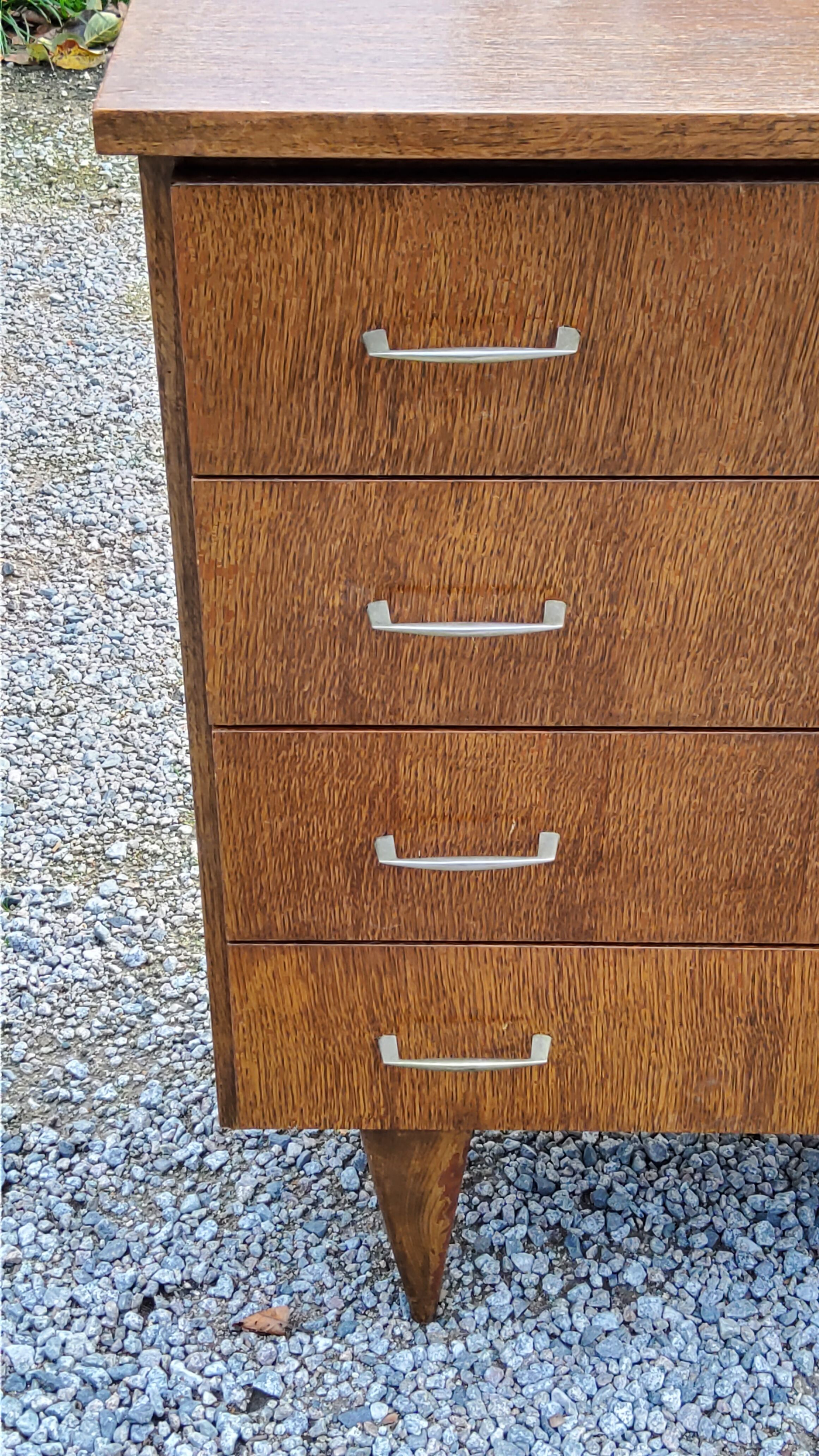 Vintage chest of drawers from the 50s/60s in oak 4 drawers feet bobbin