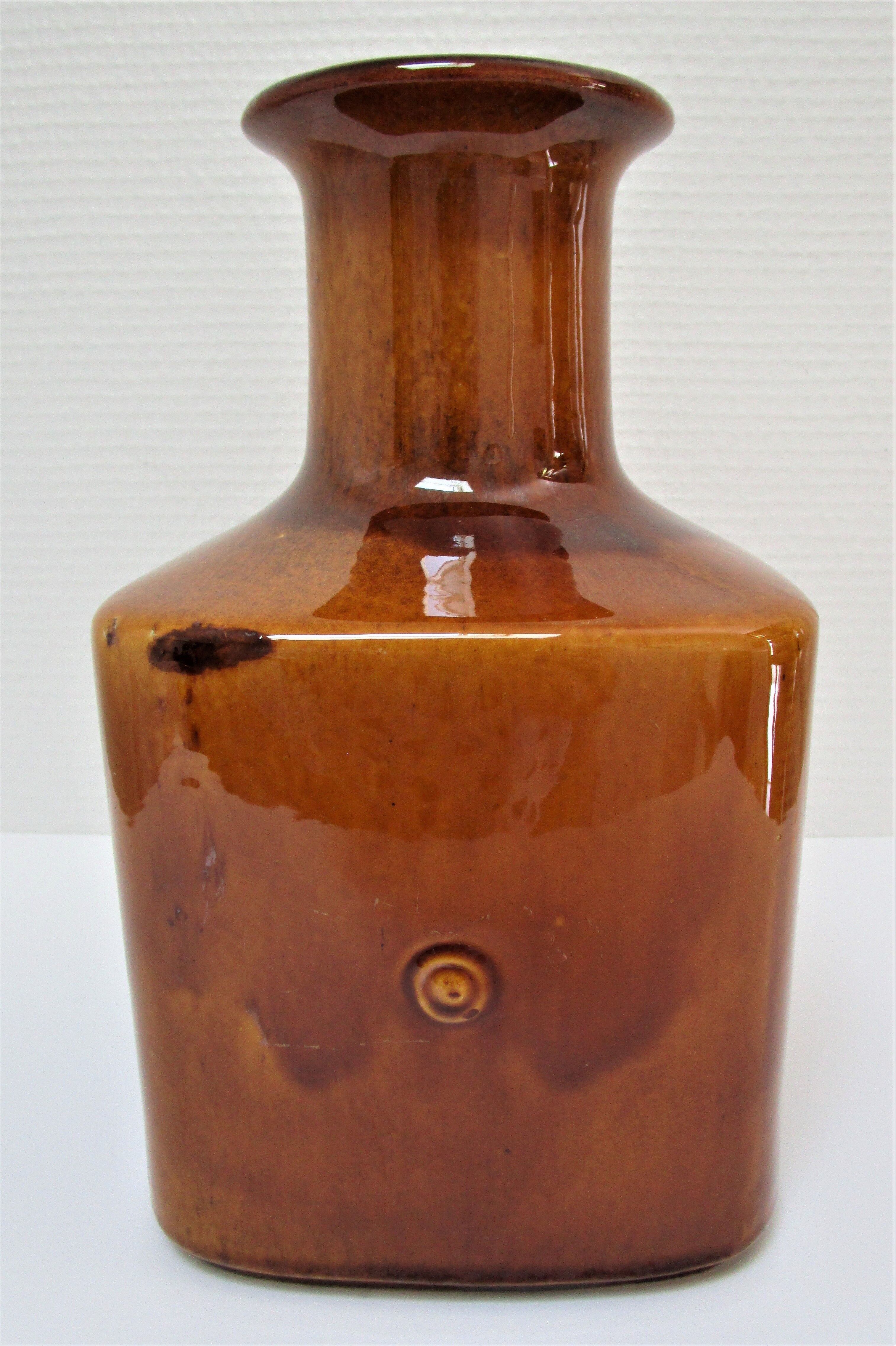 Ceramic vase design 70s