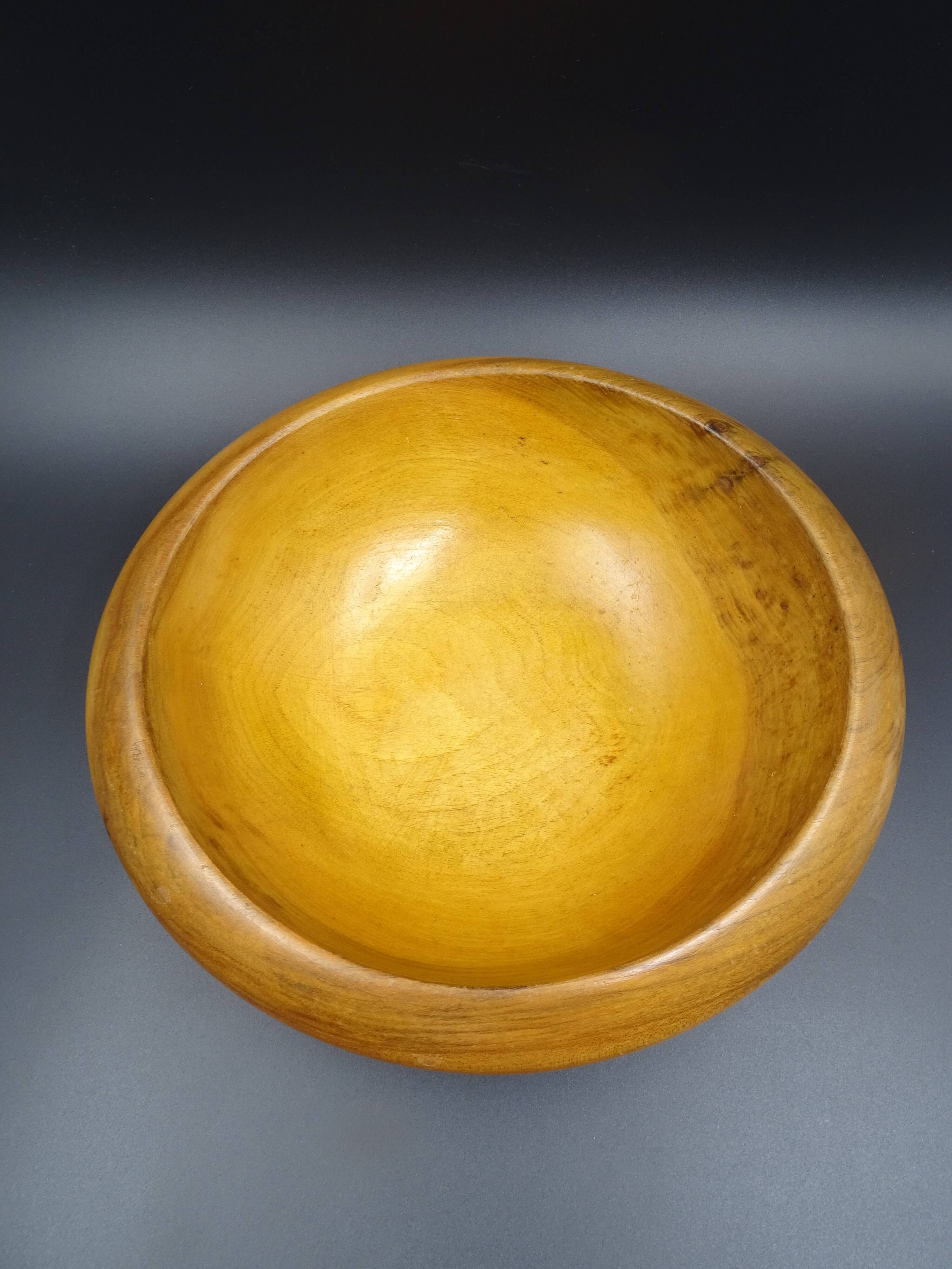Wooden dish signed E - Circa 1960-1970