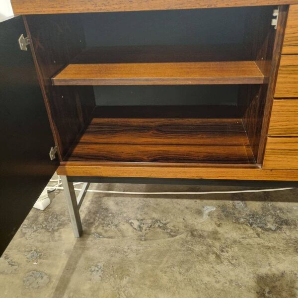 Buffet en placage de bois de rose 1960 – Fristho Franeker BDR-250   Mobilier de design moderne du milieu du siècle