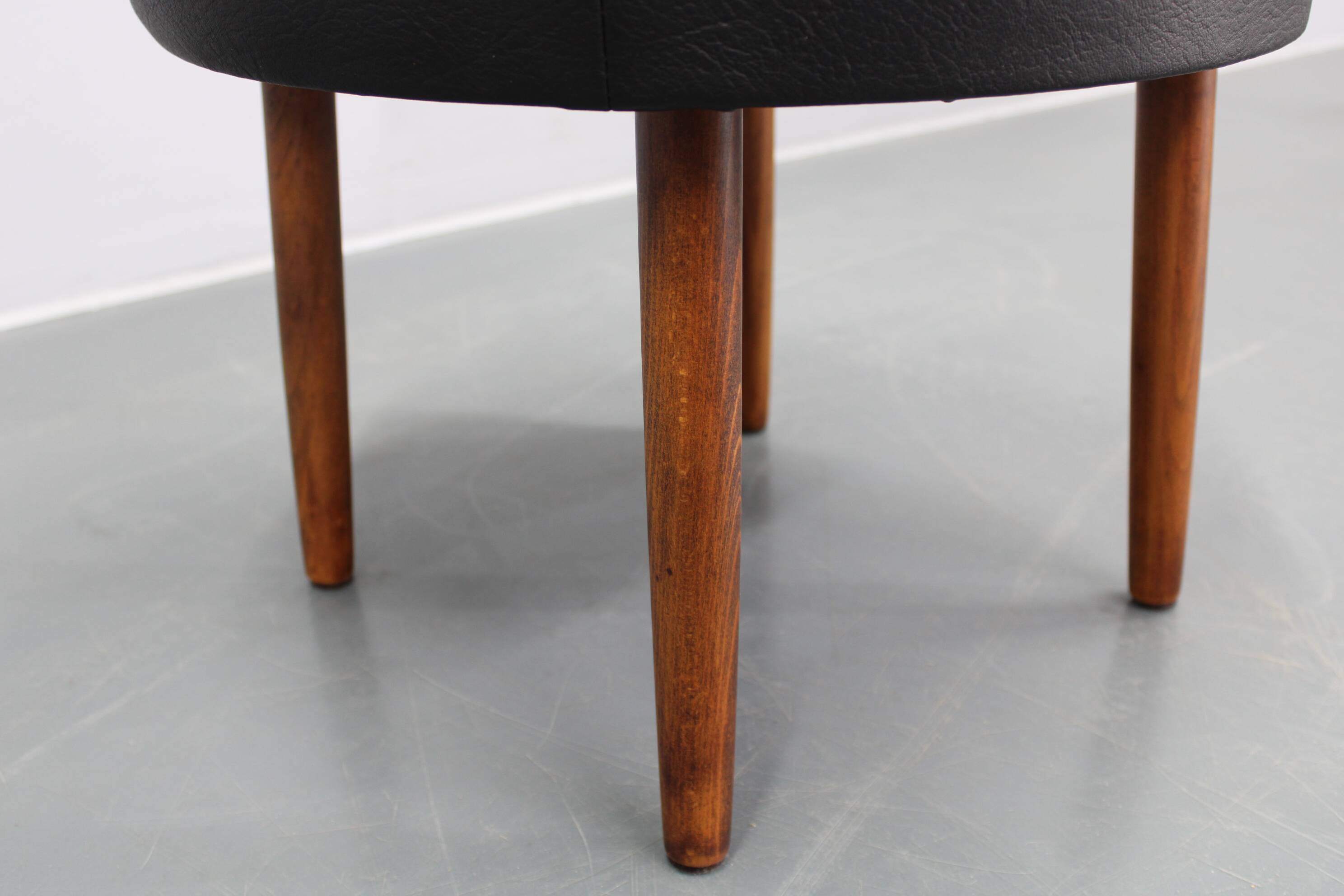 Tabouret danois en cuir des années 1960