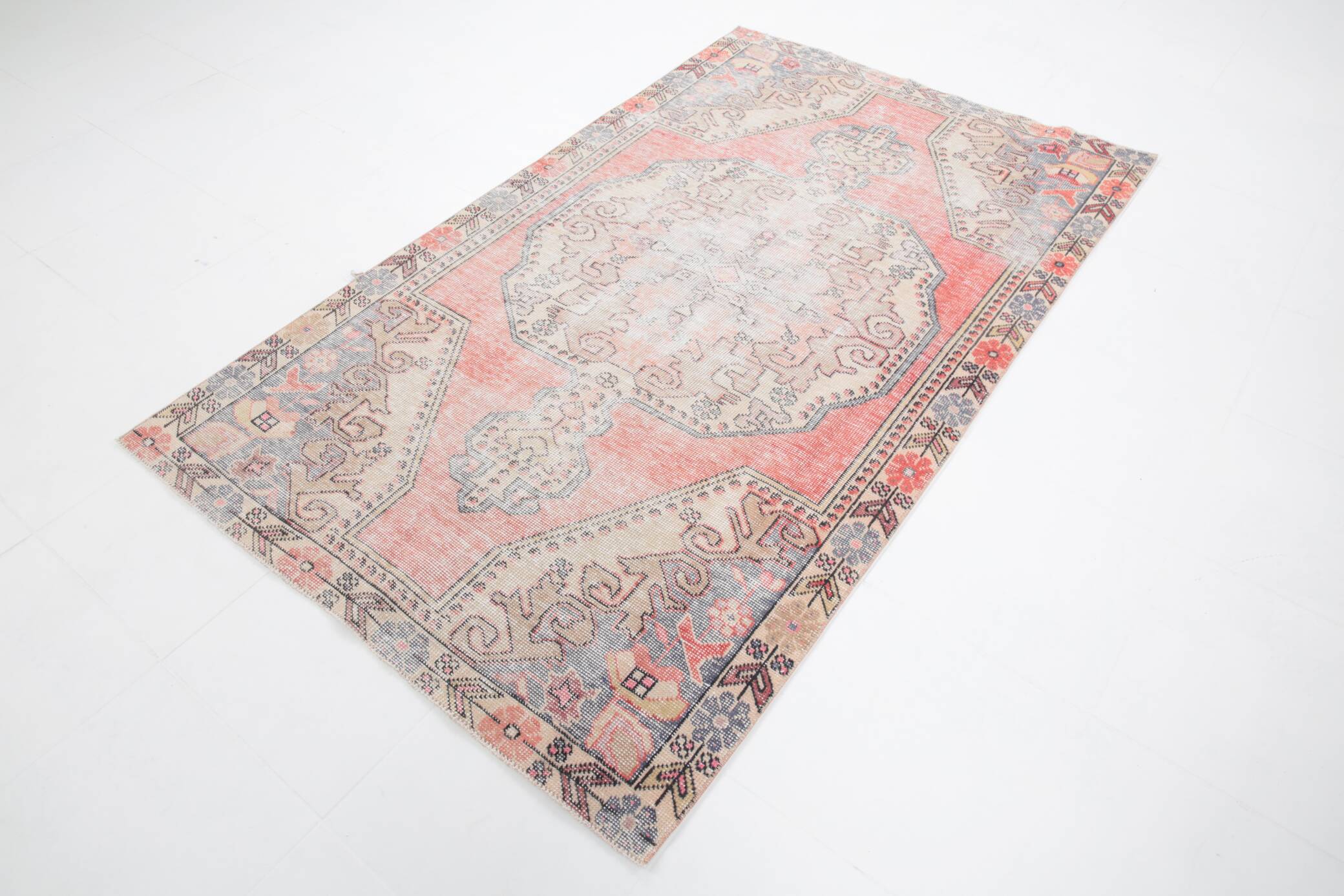 4x7 Pale Red & Beige Rustic Vintage Rug, 129x217Cm