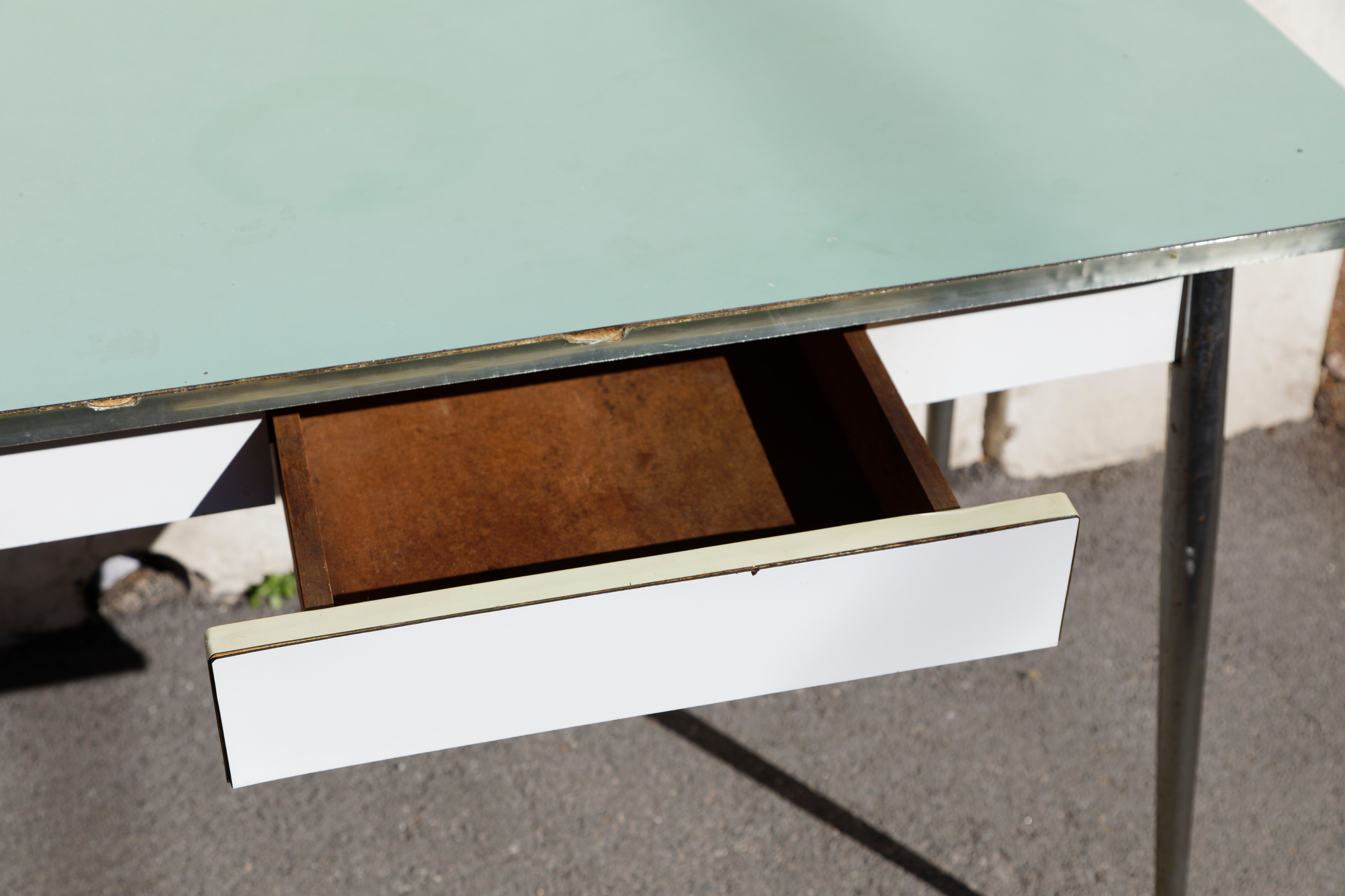 Water green formica table