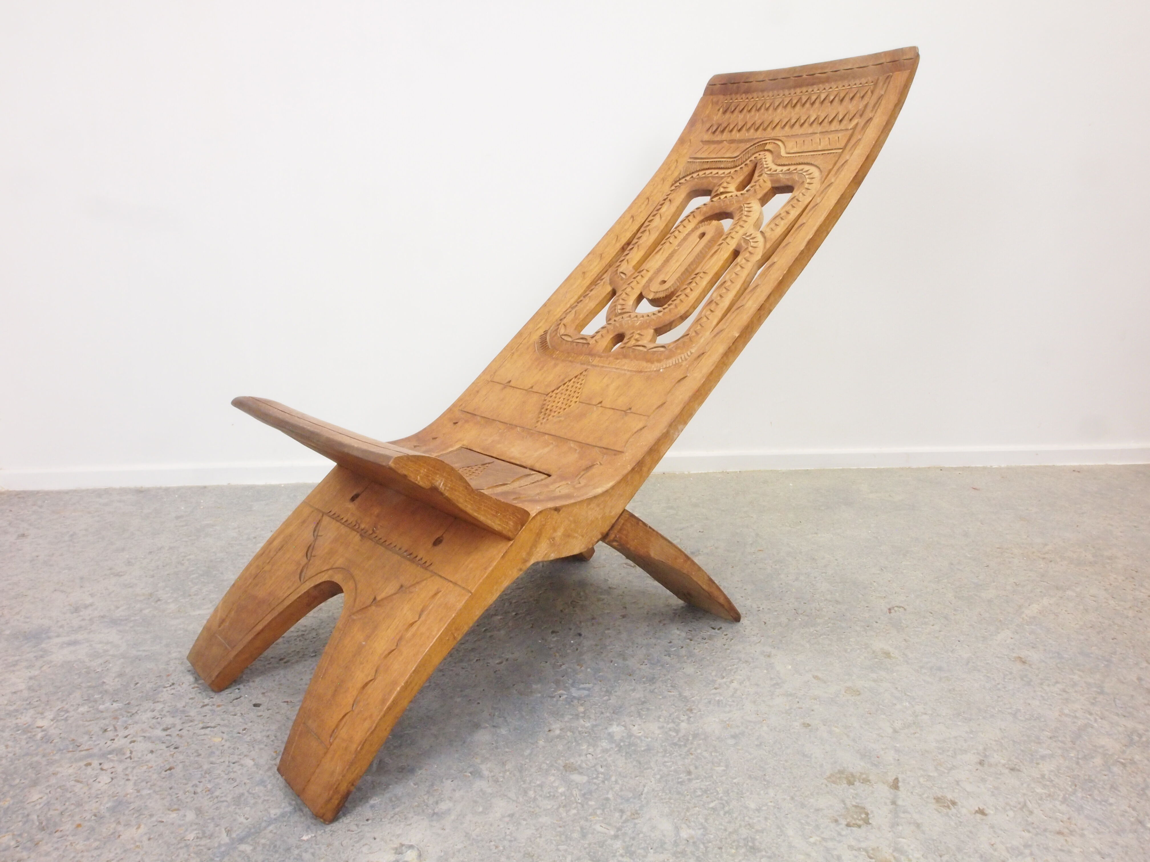 Chaise longue ethnique de coupe à la main