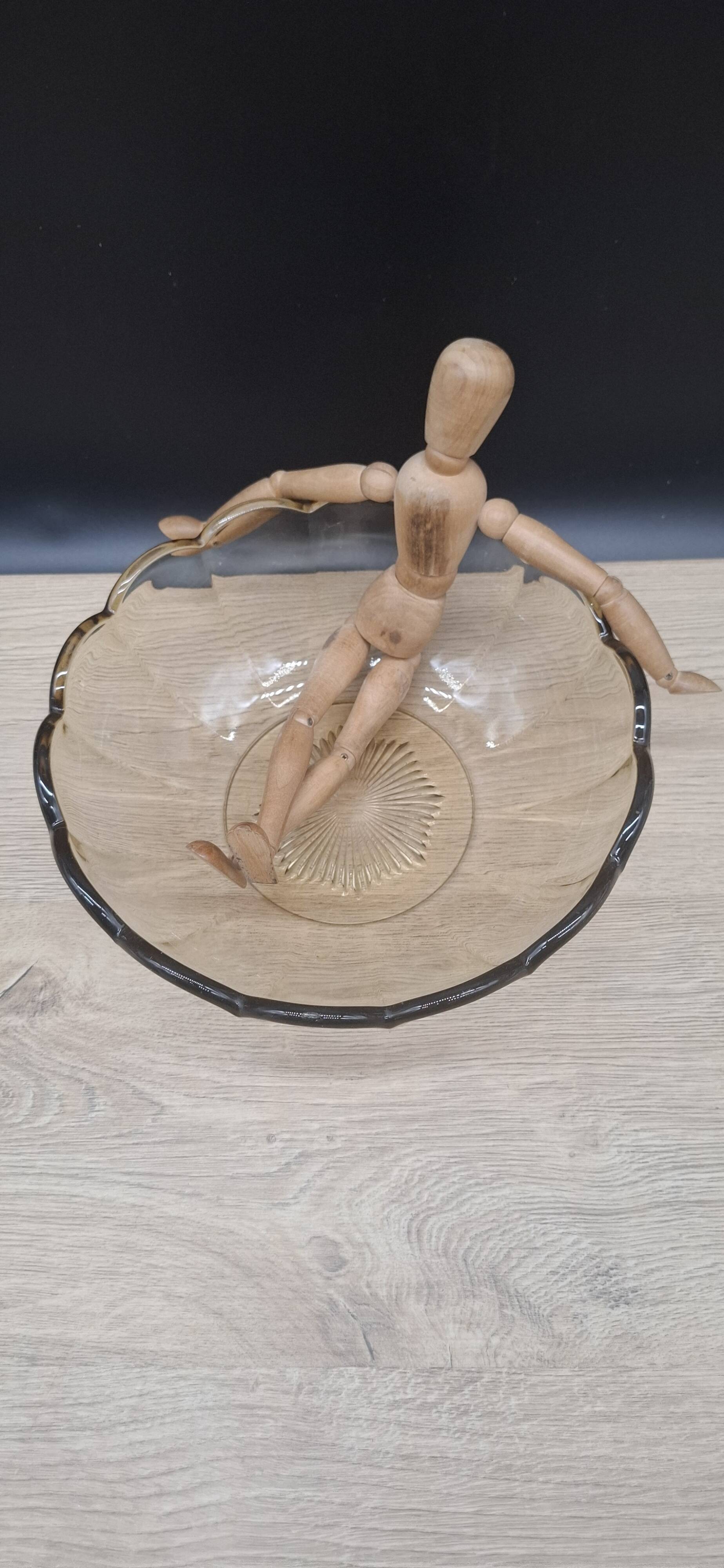 Amber salad bowl, Manage glass