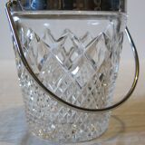 Glass ice bucket in very good condition.
