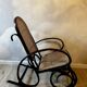 Rocking chair en bois courbé et cannage