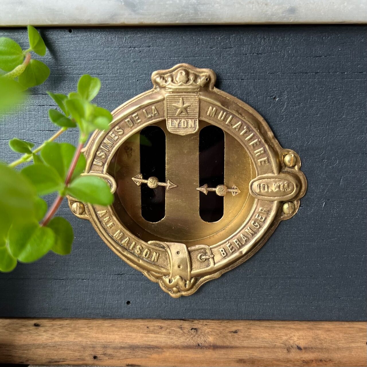 Grocer's scale in wood and marble "Béranger"