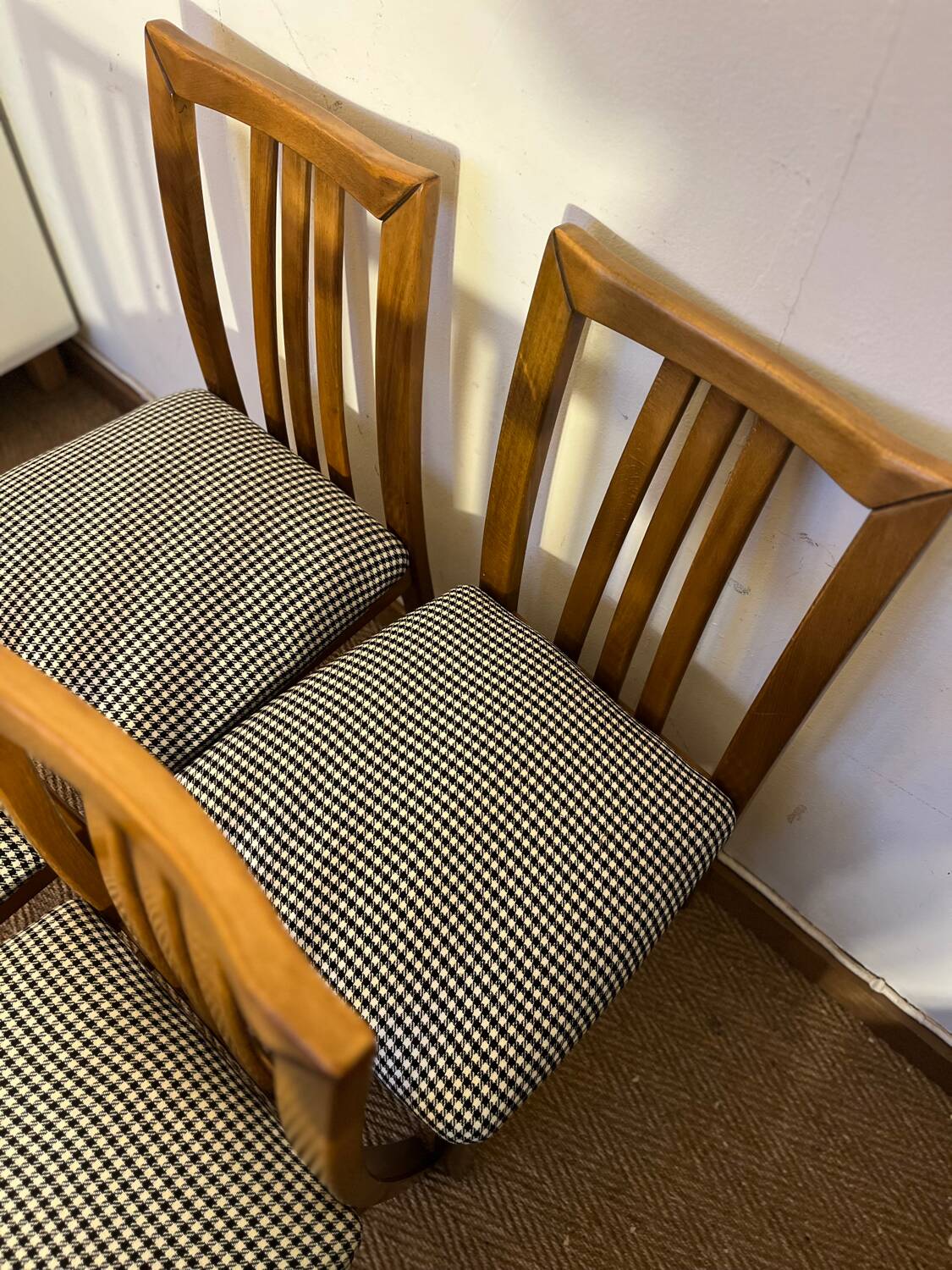 Set of 4 vintage wooden chairs