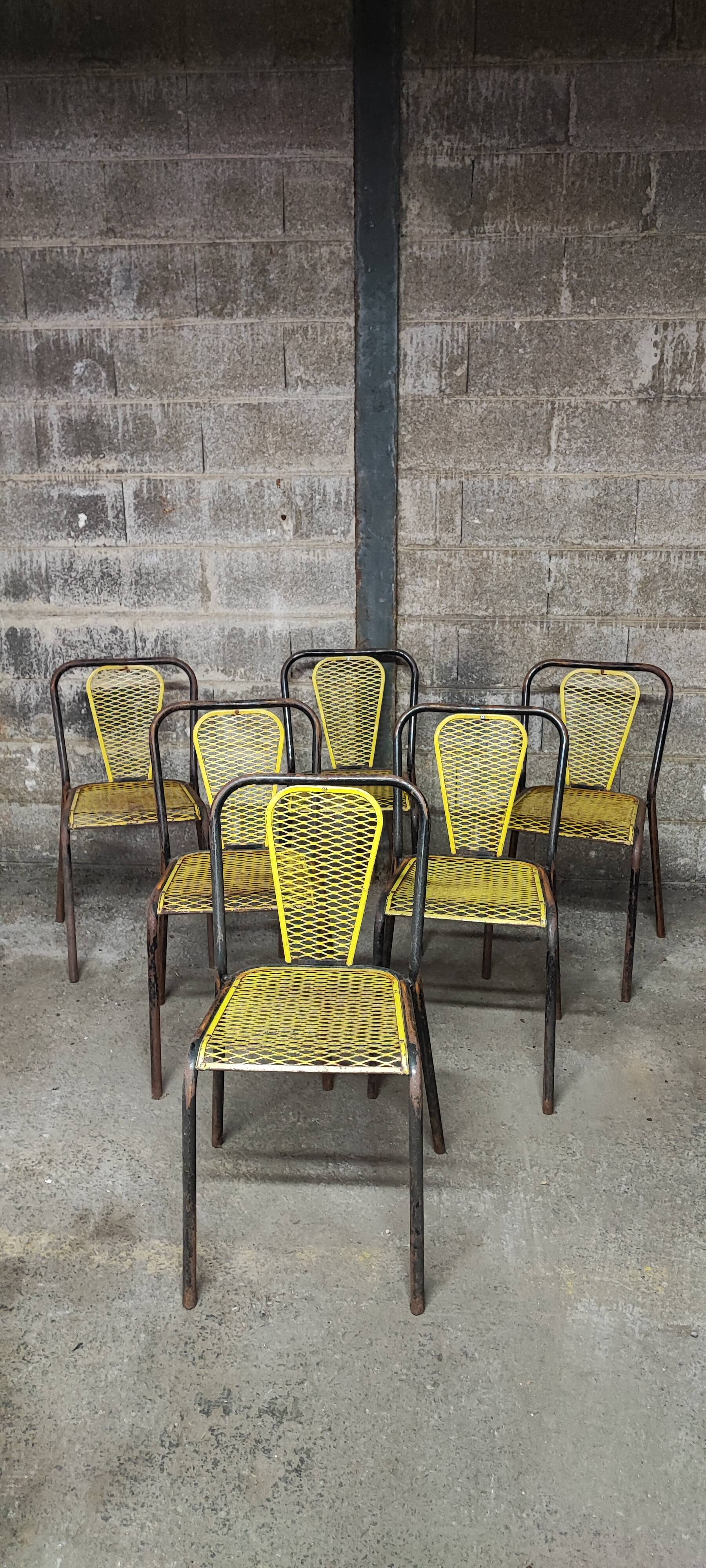 Six chaises en métal perforé seducta René Malaval