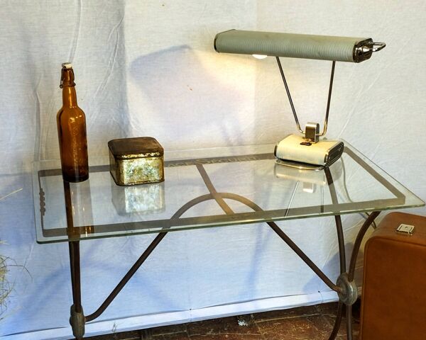 Table d'appoint base en fer forgé et plateau en verre