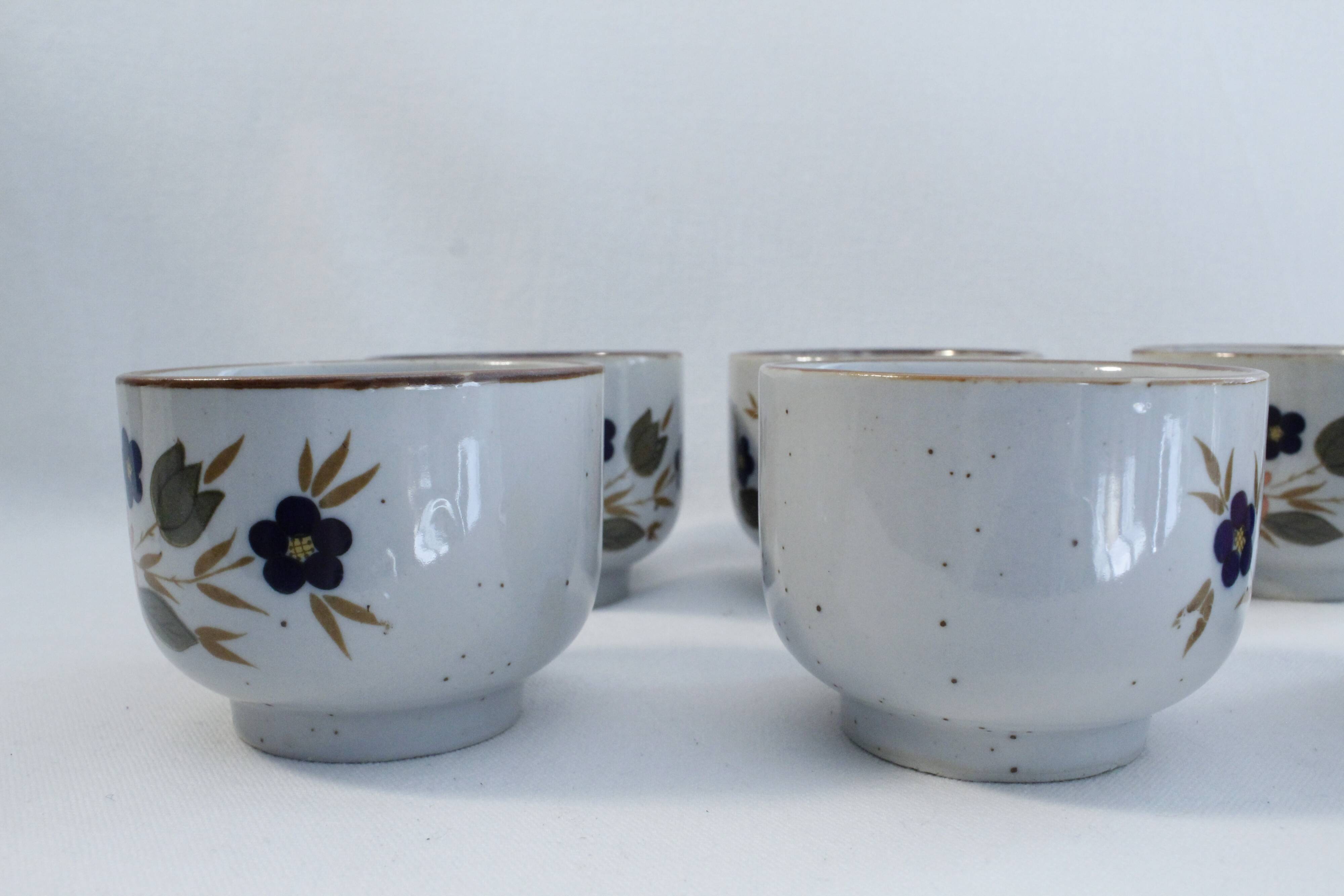 Set of 6 tea cups vintage floral patterns