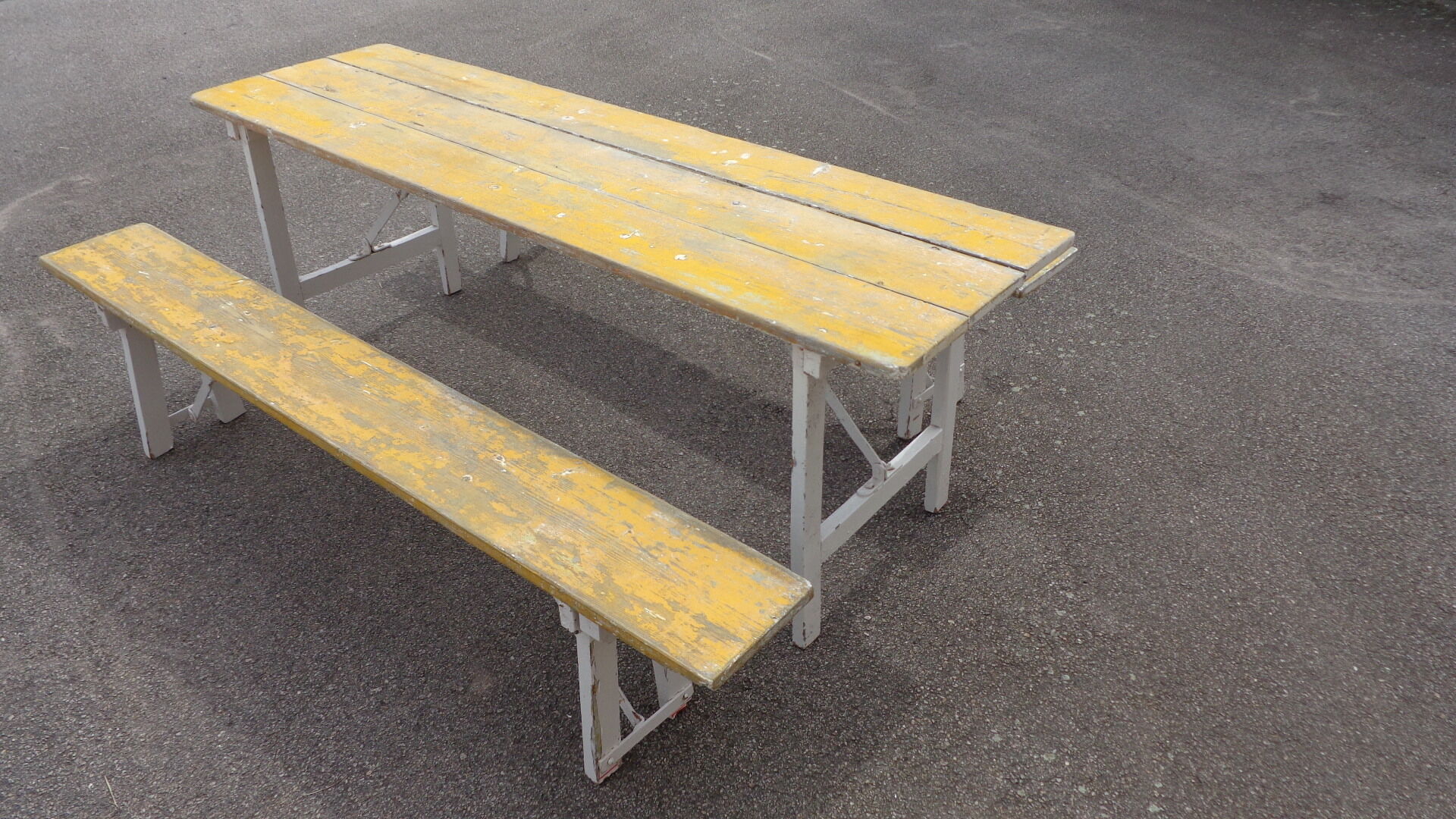 Ensemble table pliante et bancs de guinguette