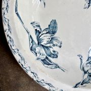 Shallow round plate Lunéville in blue ironstone, "Tulip" service.