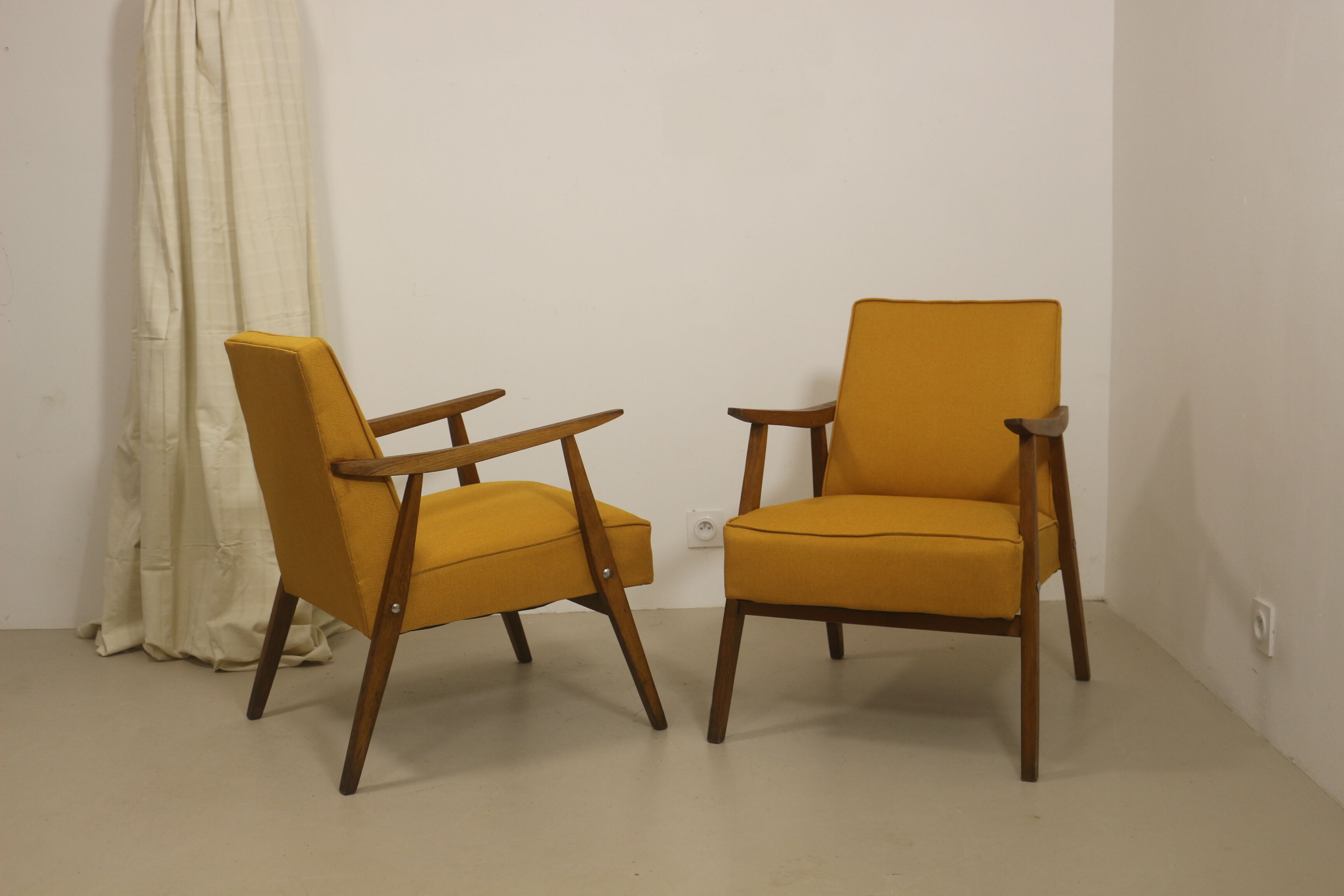 Pair of Scandinavian armchairs 1960 curved armrests. Ref Mimosa