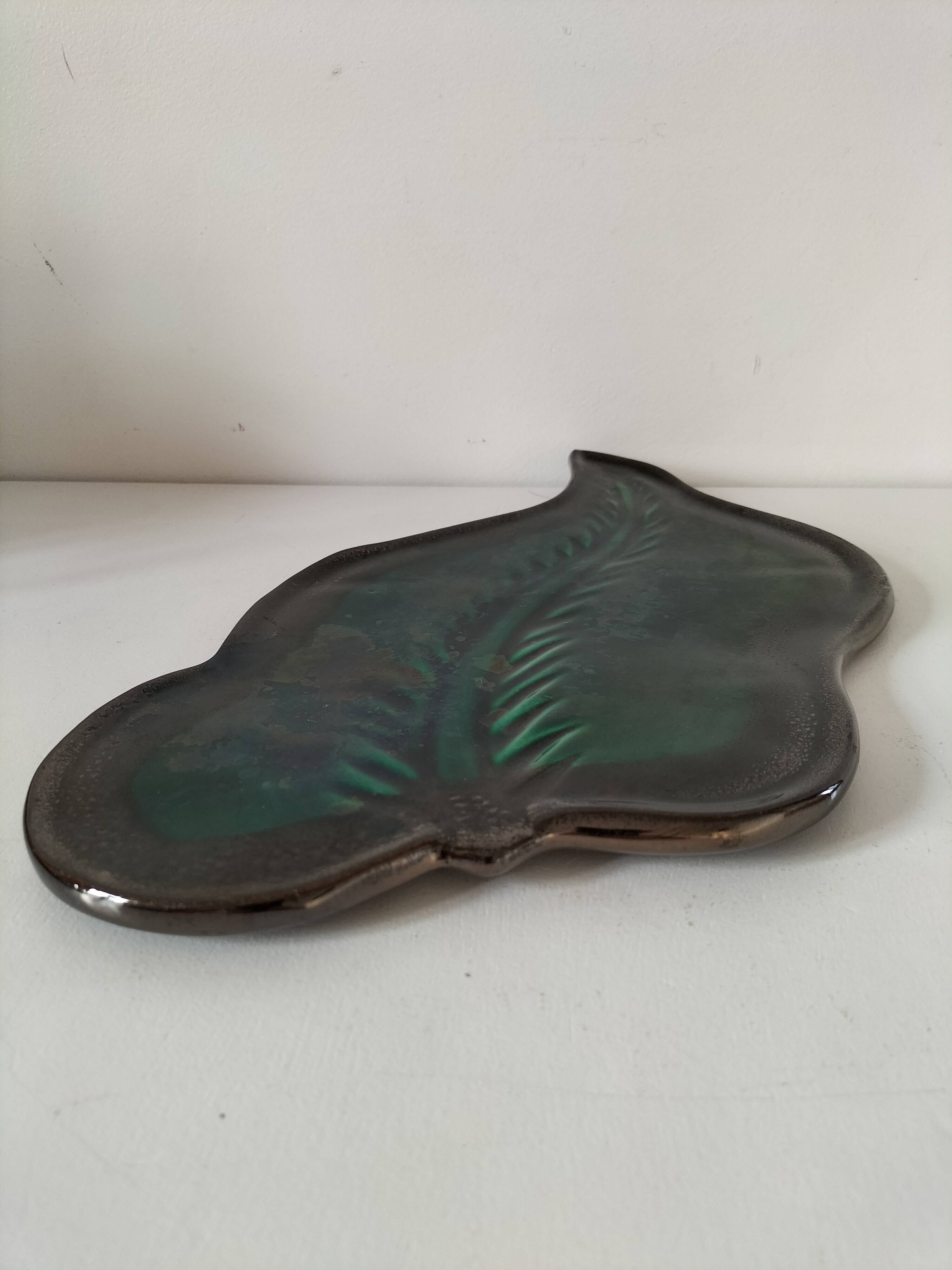 Ceramic leaf dish