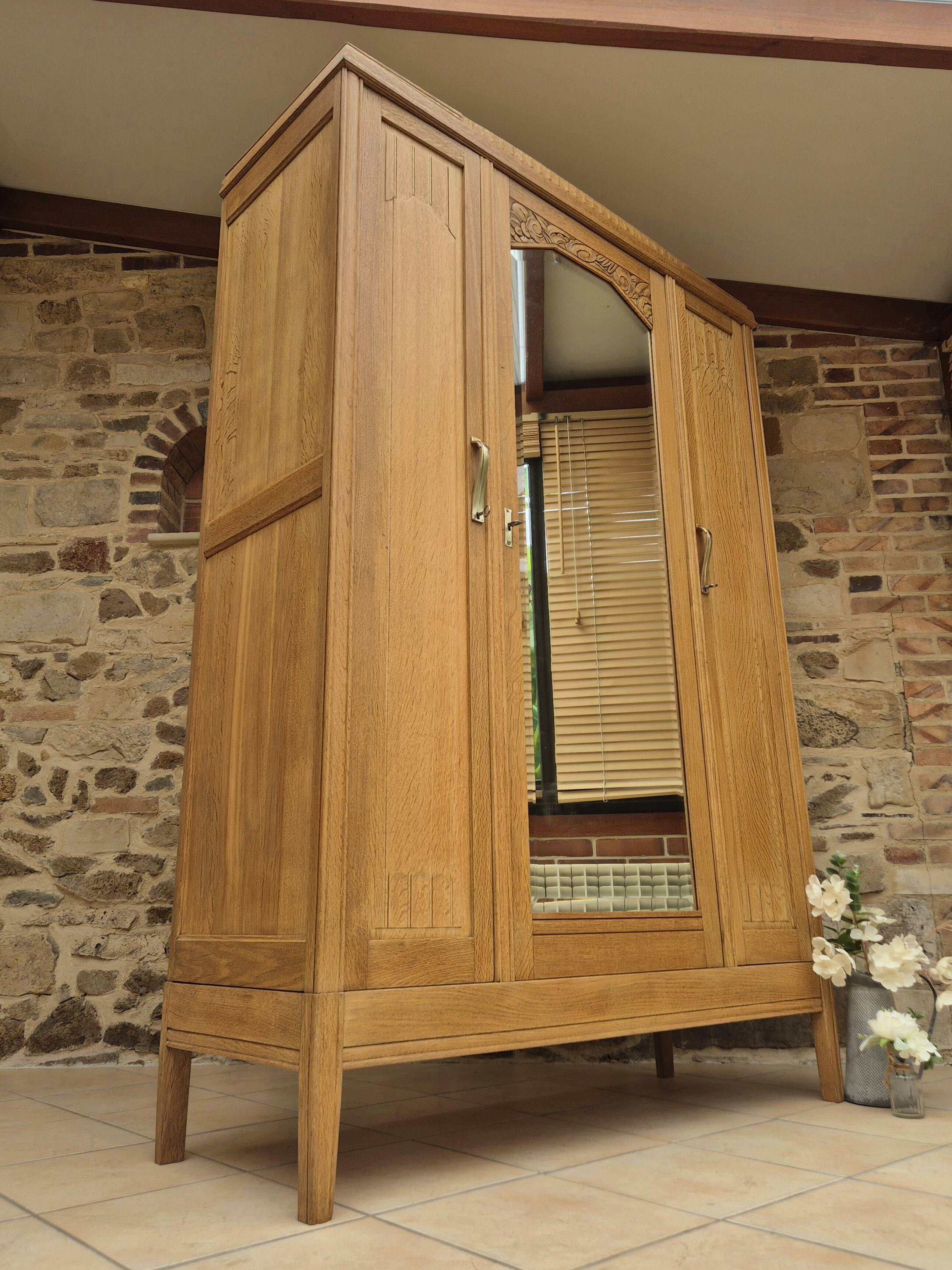 Armoire parisienne art déco