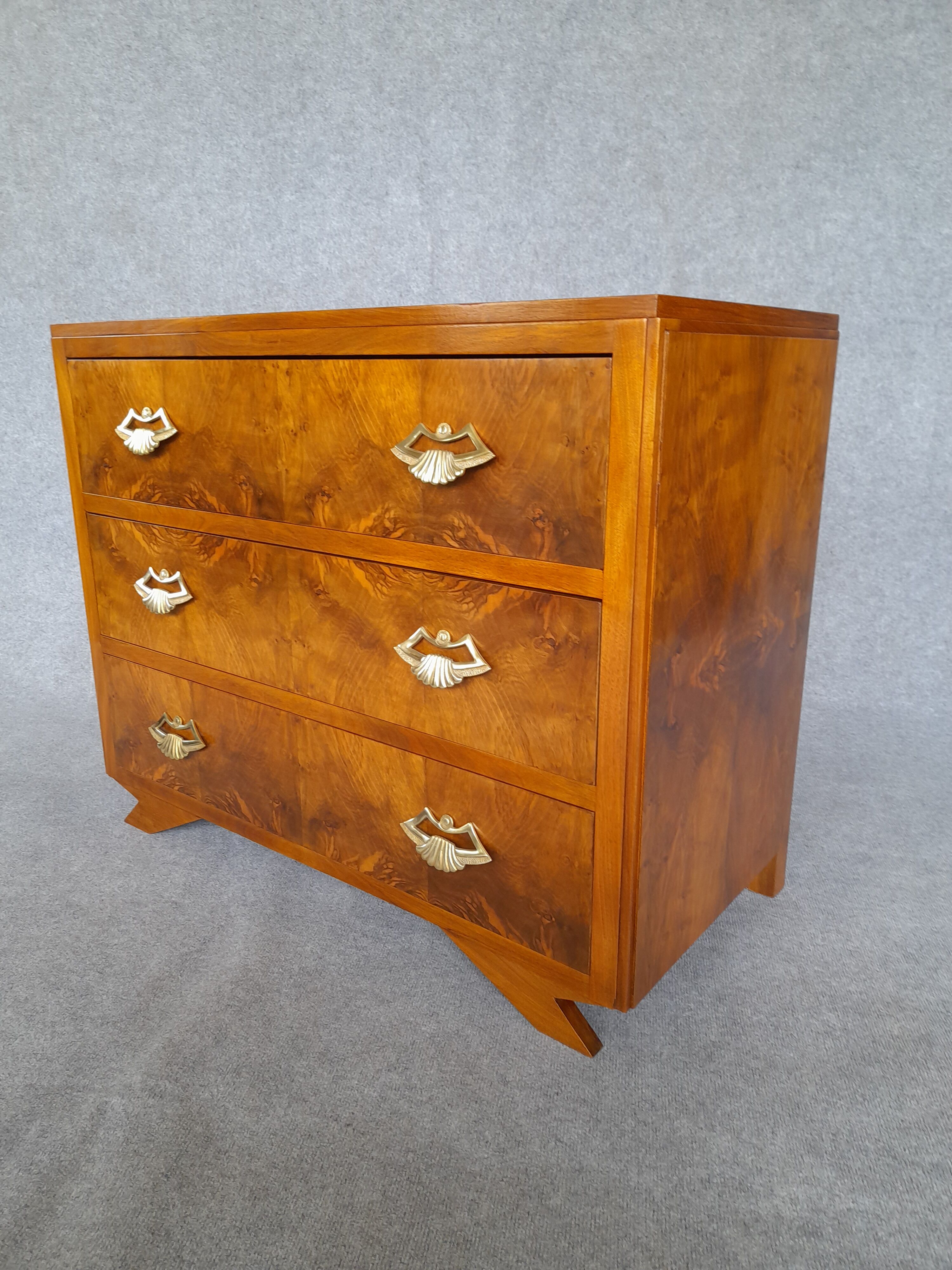 Commode en noyer