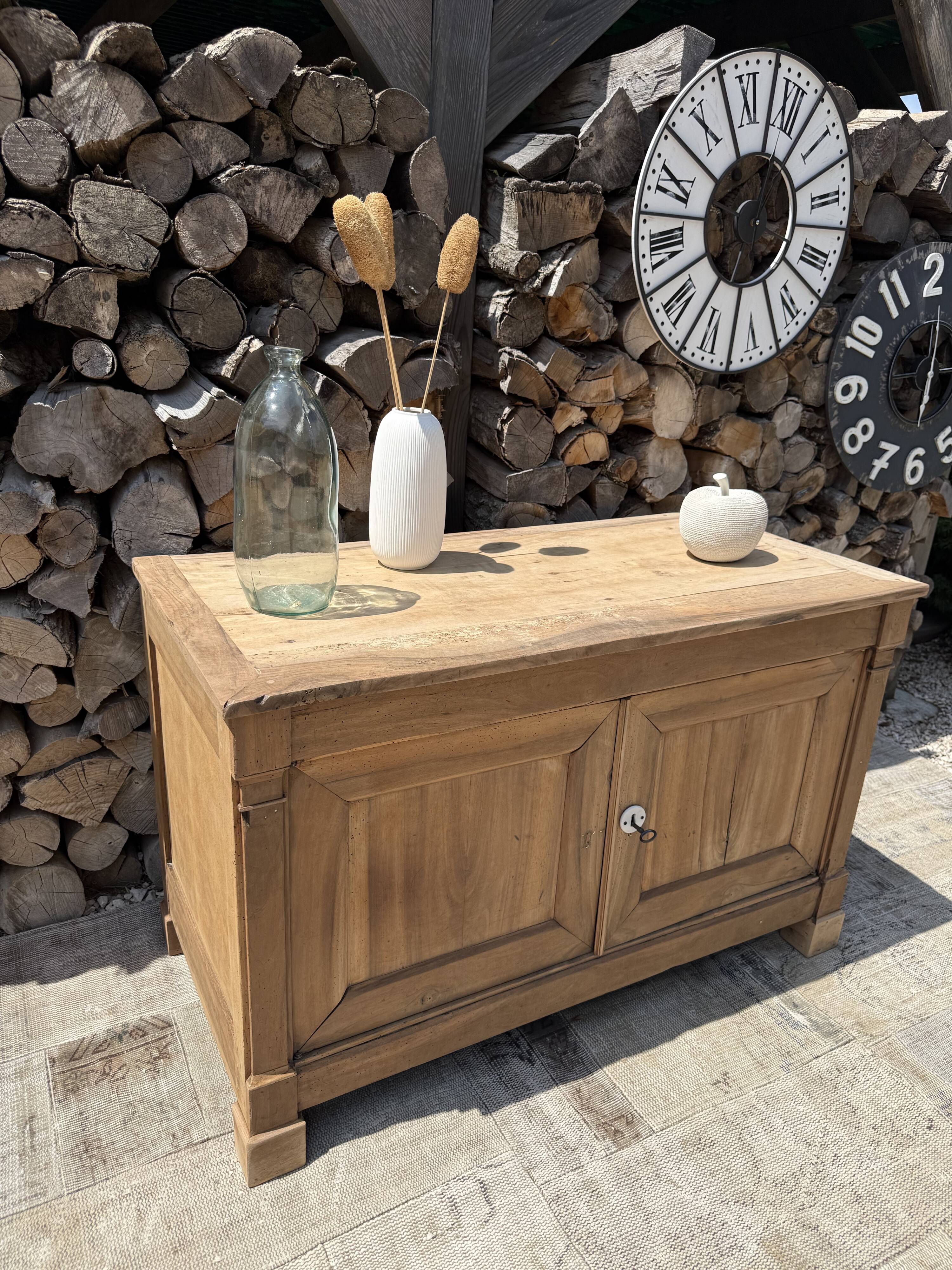 Maie ancienne rénovée / Buffet massif
