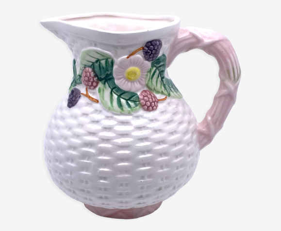 Carafe en barbotine rose pâle et fruist colorés