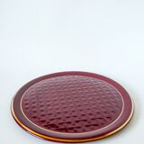 Grand plat à gâteaux en céramique barbotine bordeaux effet tressé 1960