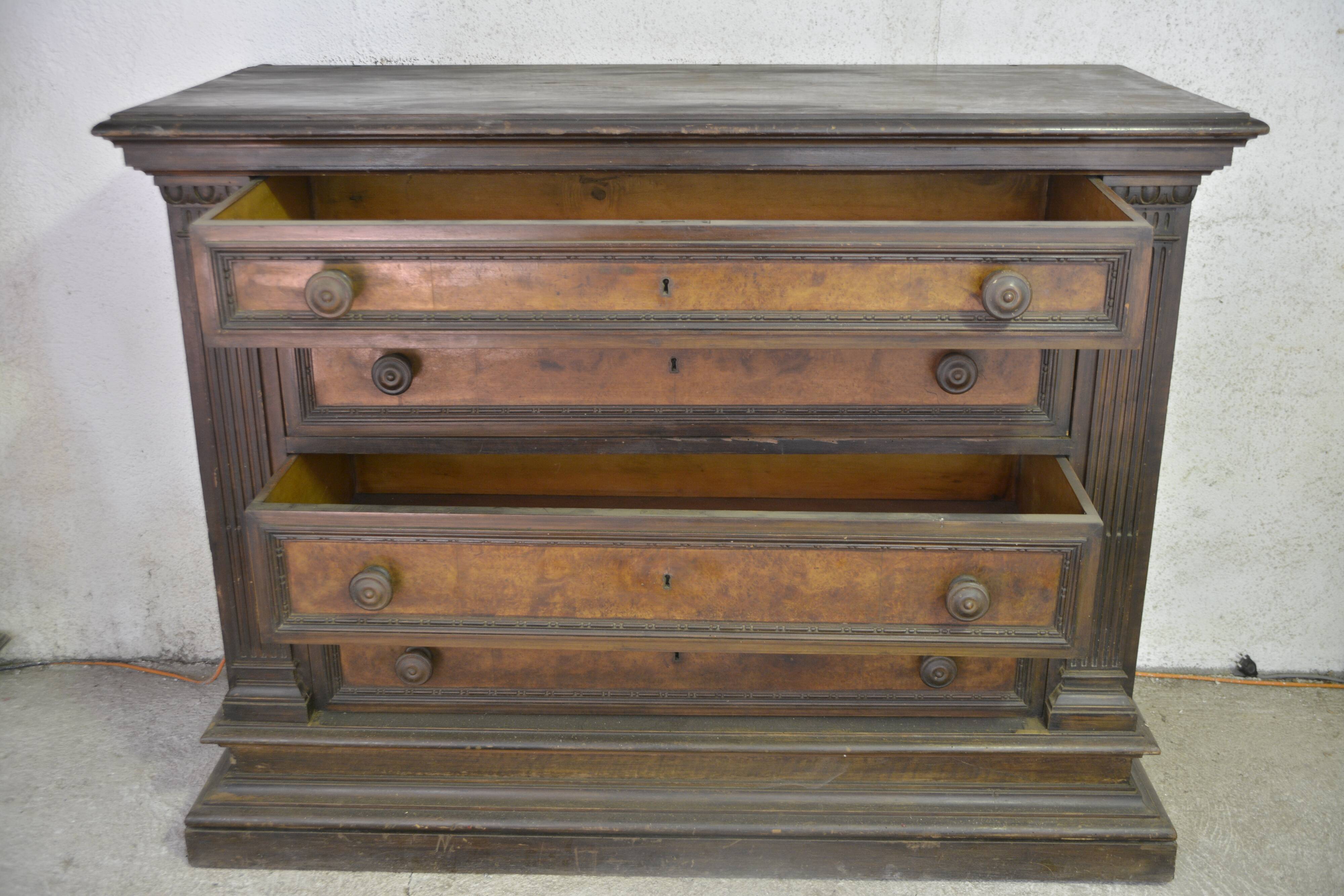 Italian chest of drawers