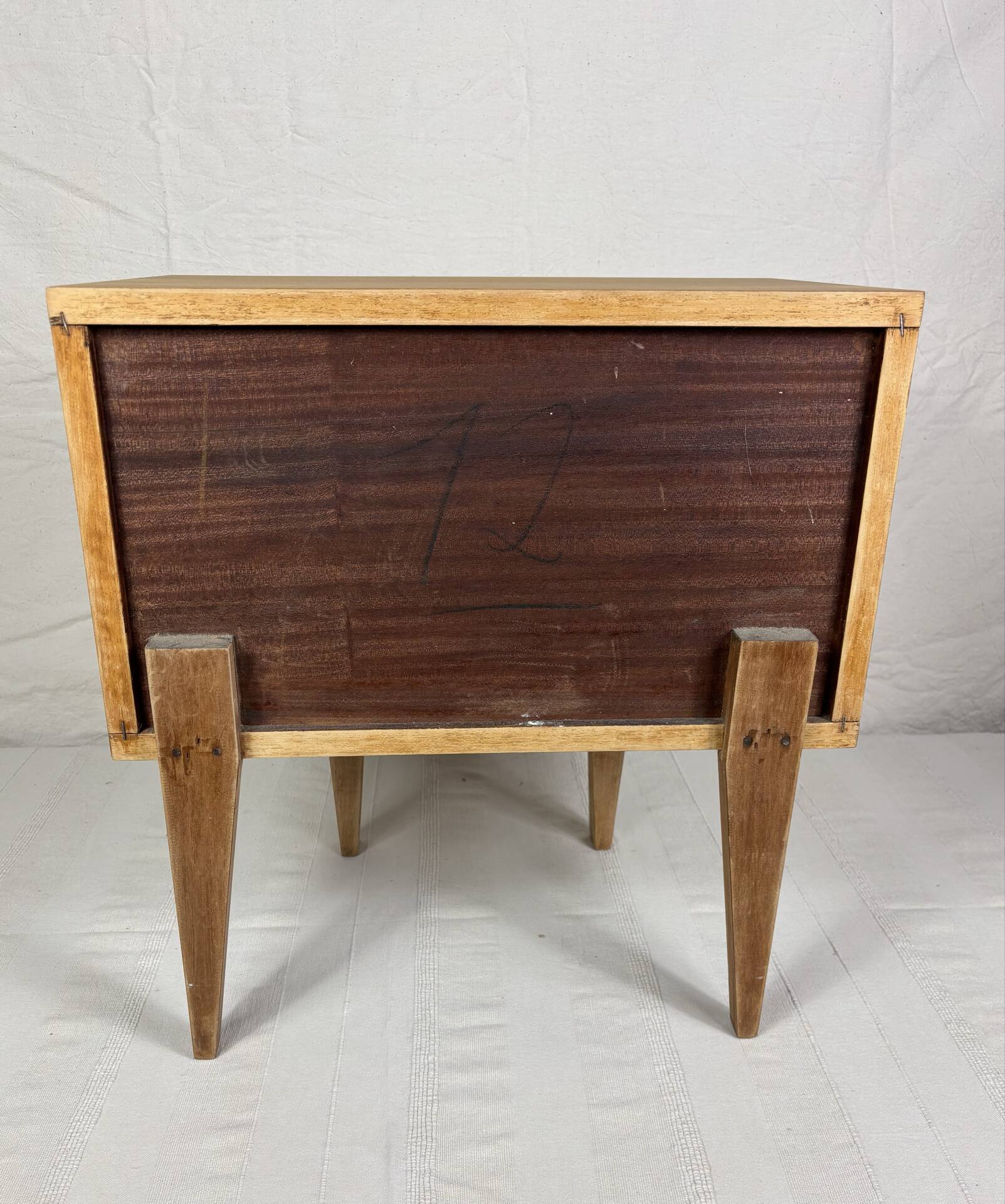 Table de chevet vintage en bois – Esprit années 50/60