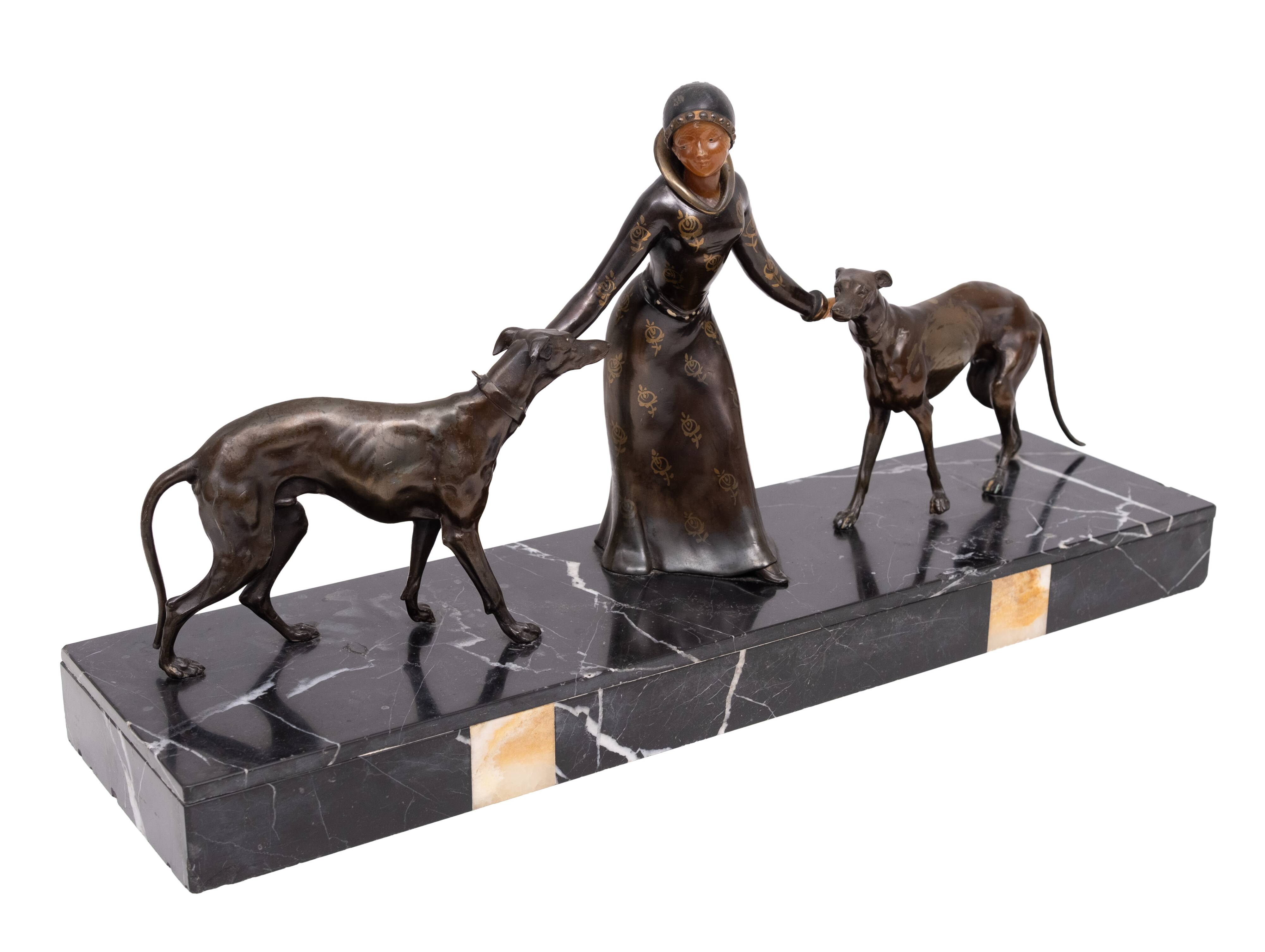 Sculpture Art Déco d'une femme avec des lévriers 1920/30 France