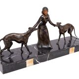 Sculpture Art Déco d'une femme avec des lévriers 1920/30 France