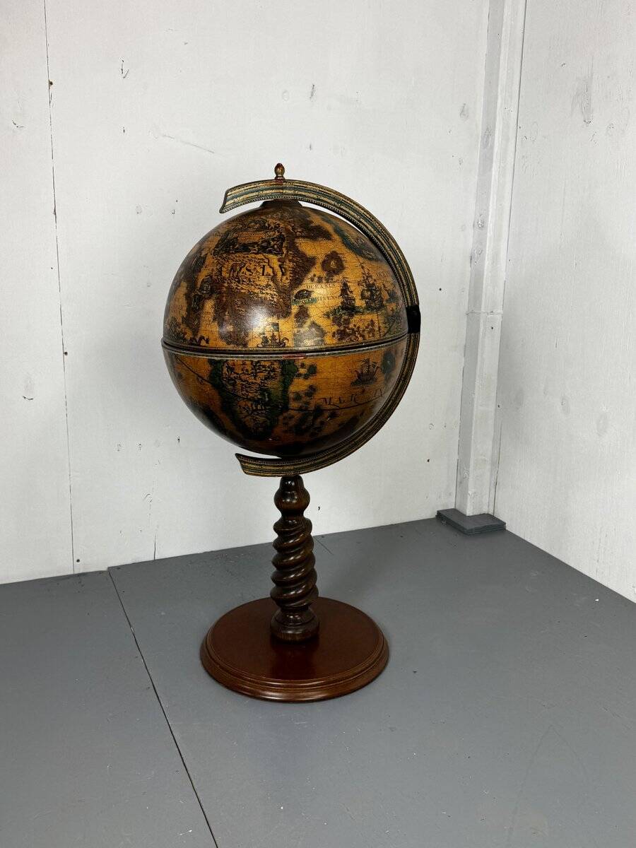 Large vintage Italian classical globe bar cabinet, 1970s