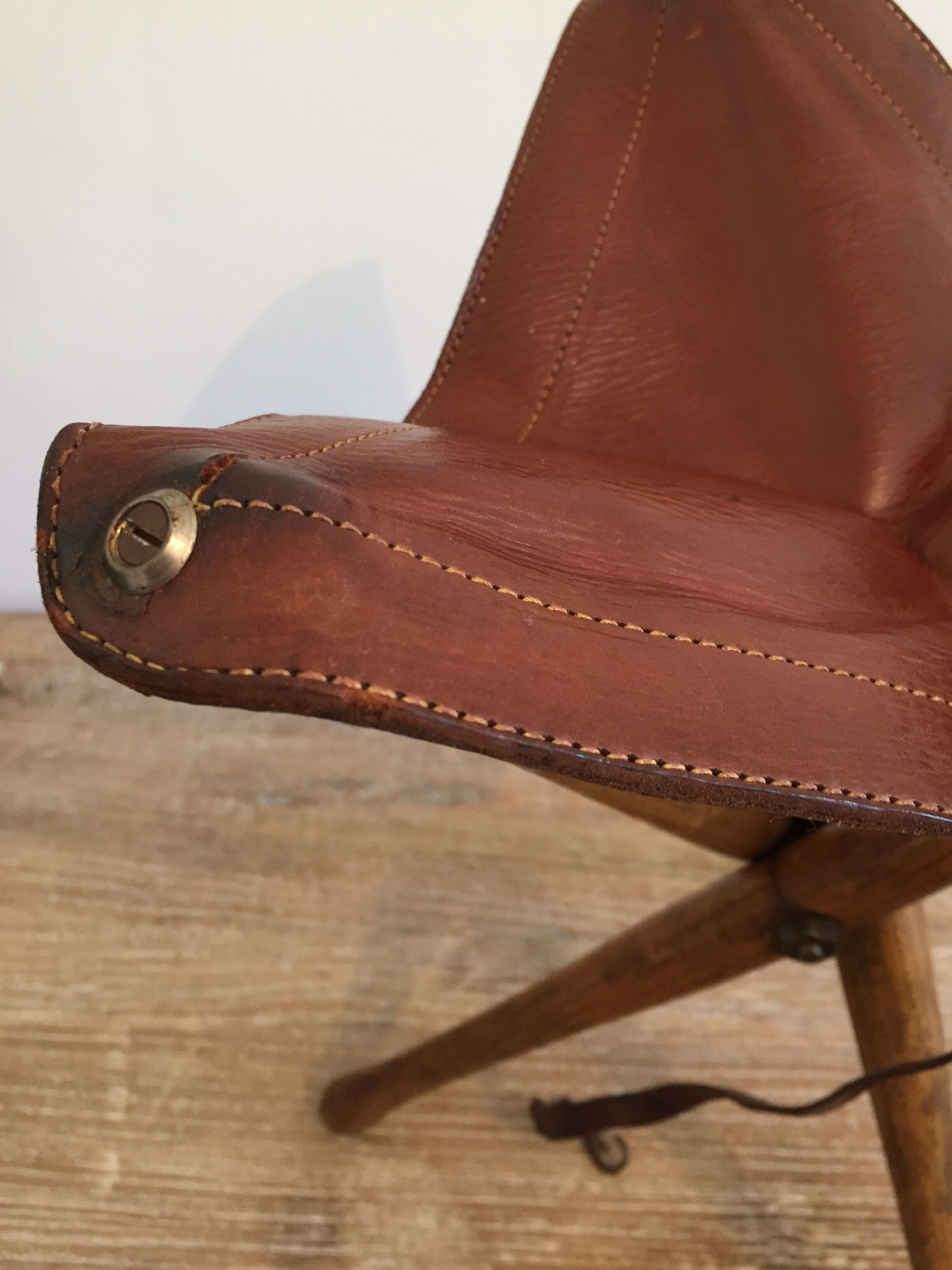Folding leather fishing stool