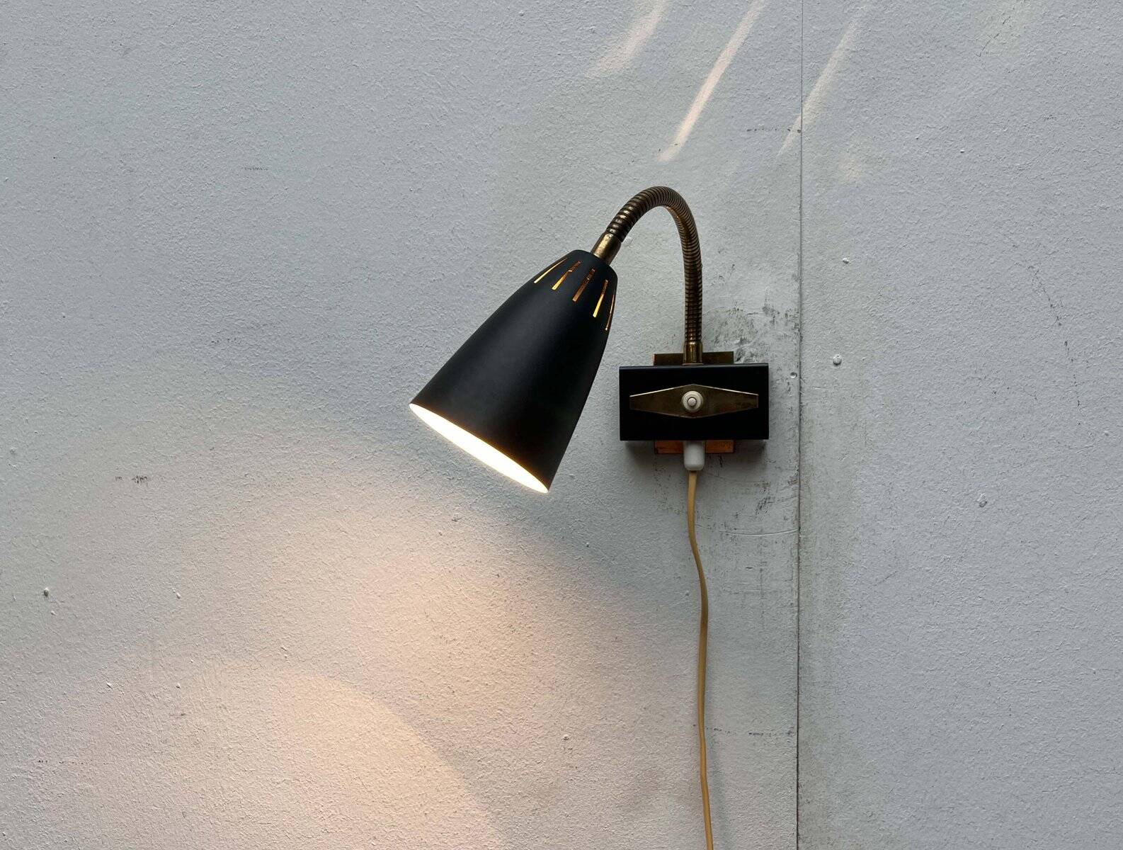Modern mid-century wall lamp with a swan neck by Aris, Finland, 1950s